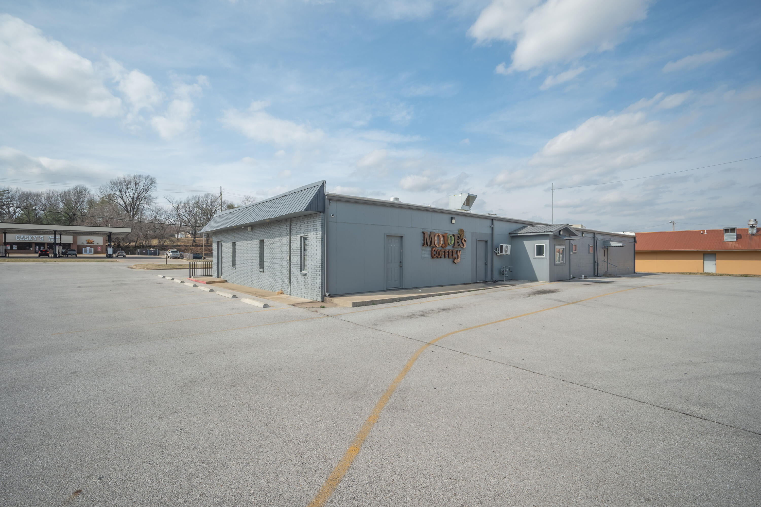 925 & 929 South Neosho Boulevard Property Photo 19