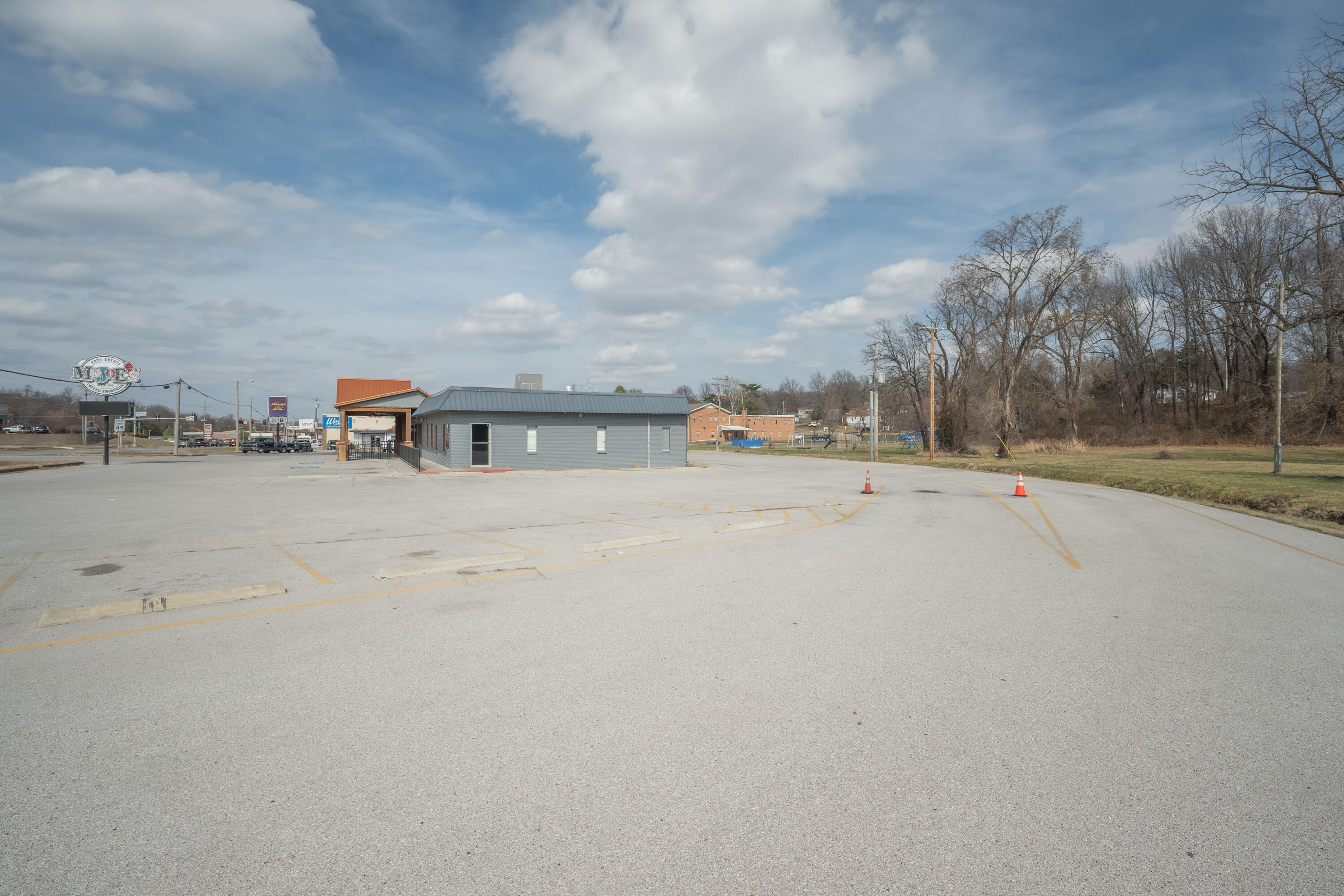 925 & 929 South Neosho Boulevard Property Photo 20