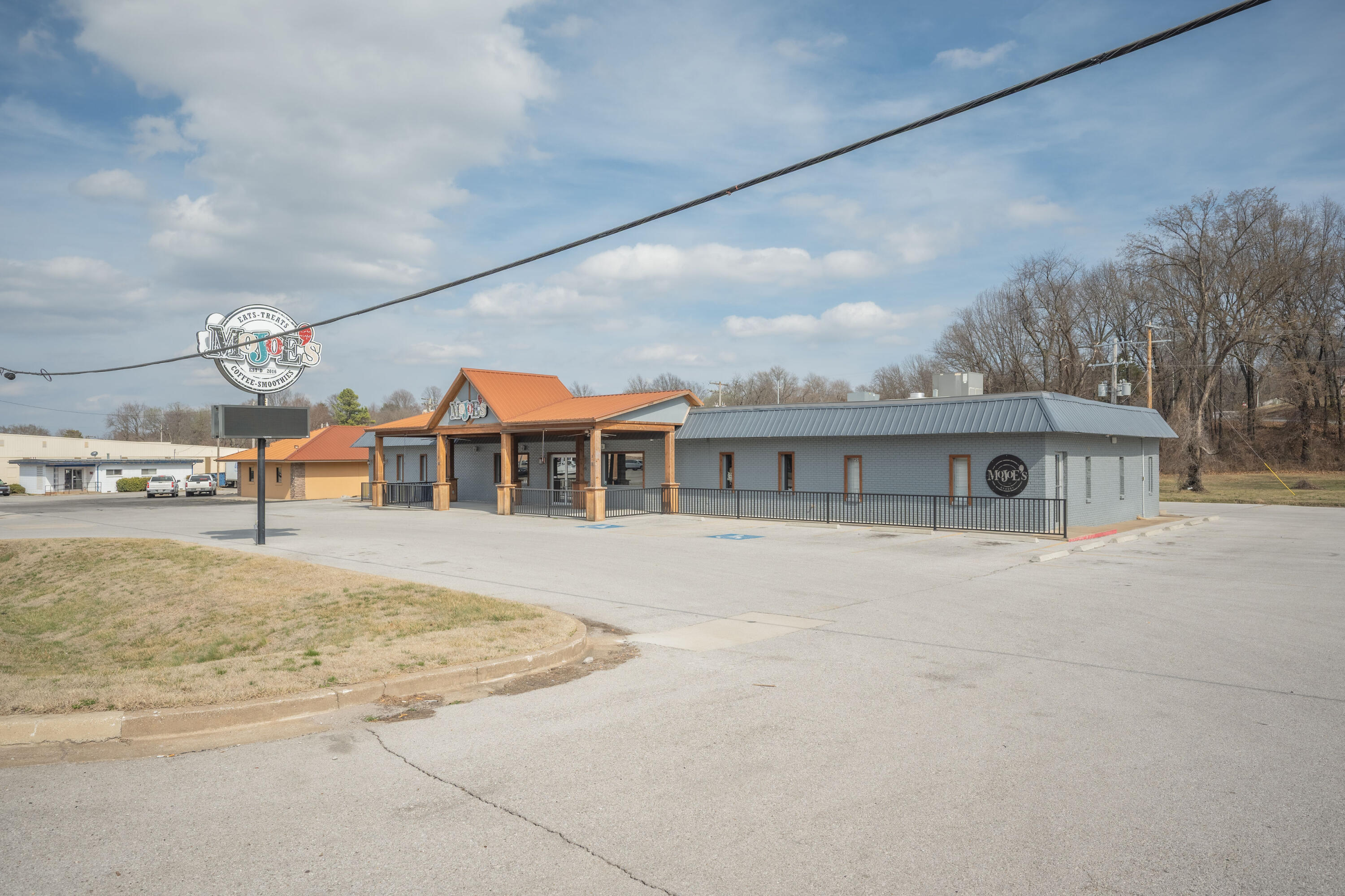 925 & 929 South Neosho Boulevard Property Photo 21