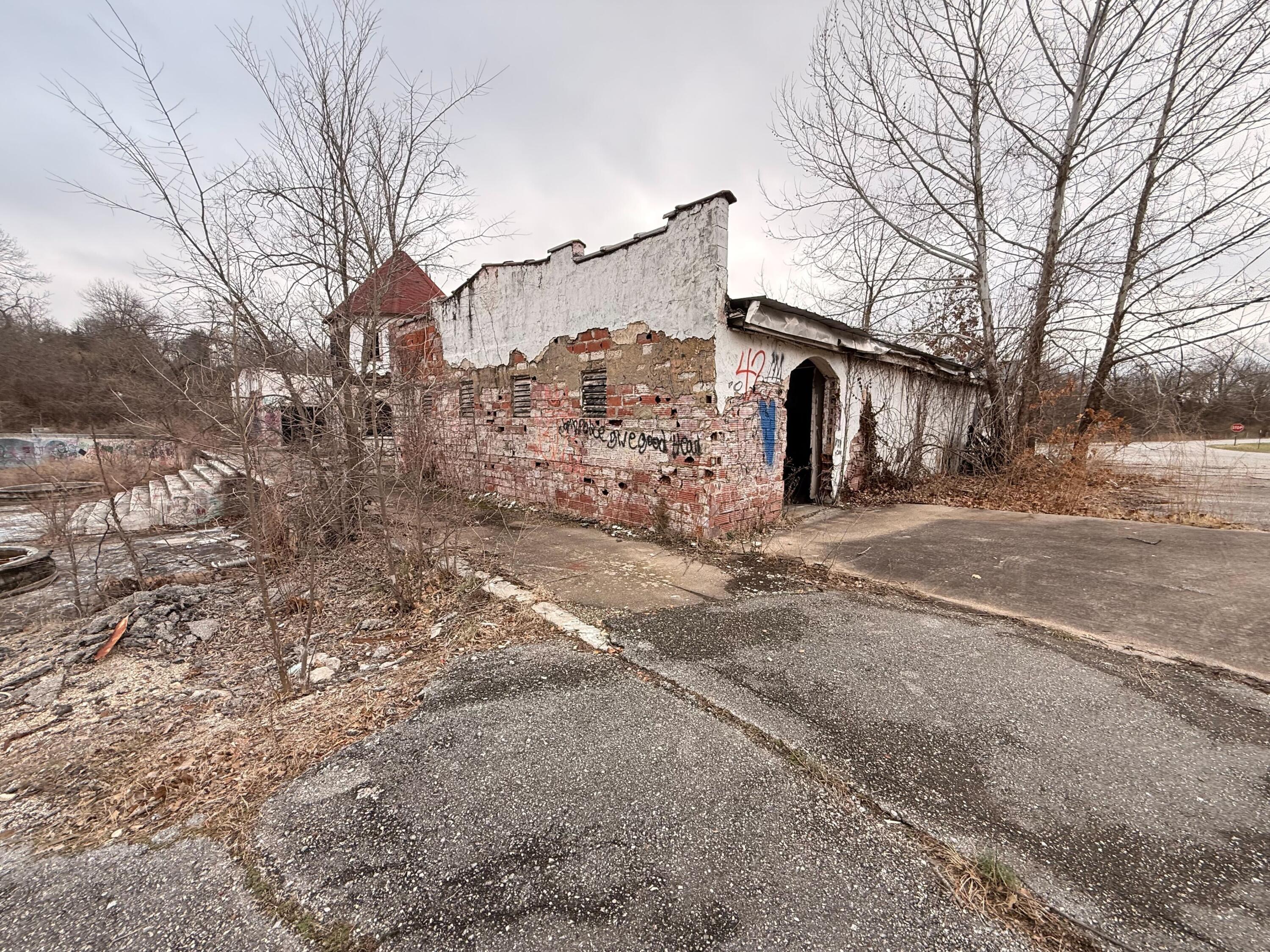 101 Mark Twain Drive Property Photo 16