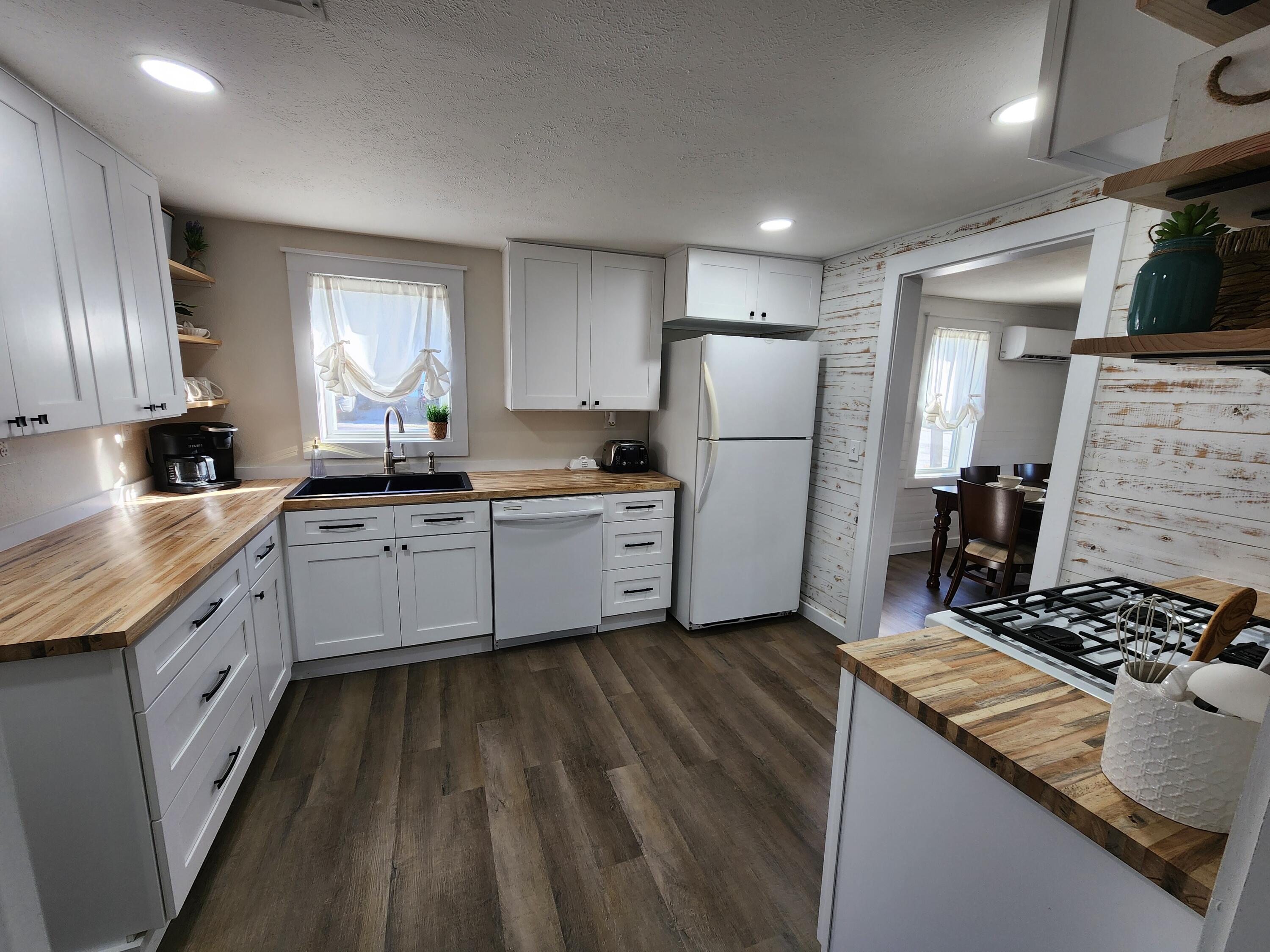 1100 North Mansfield Road Property Photo 2