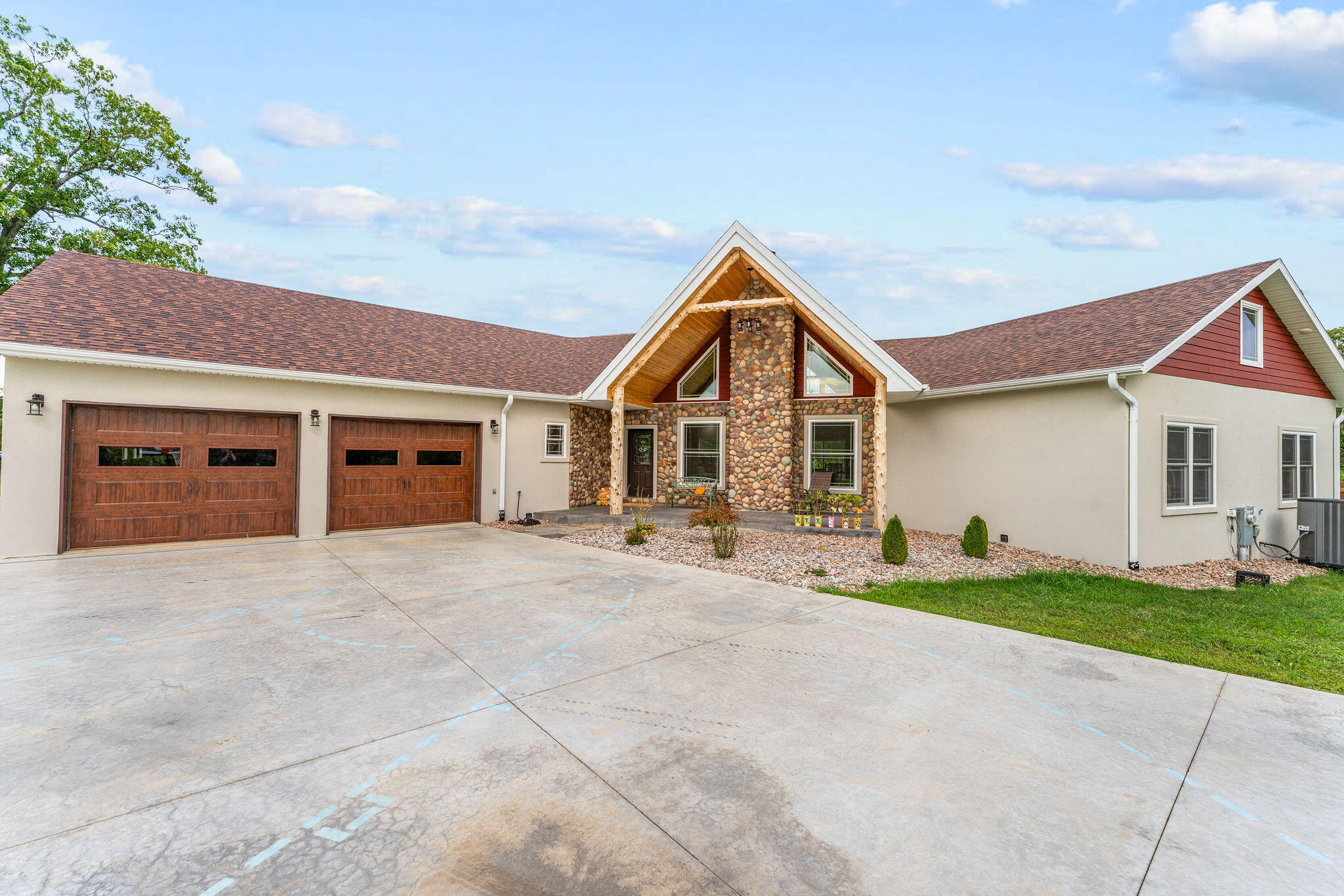 770 Mills Hollow Road Property Photo 1