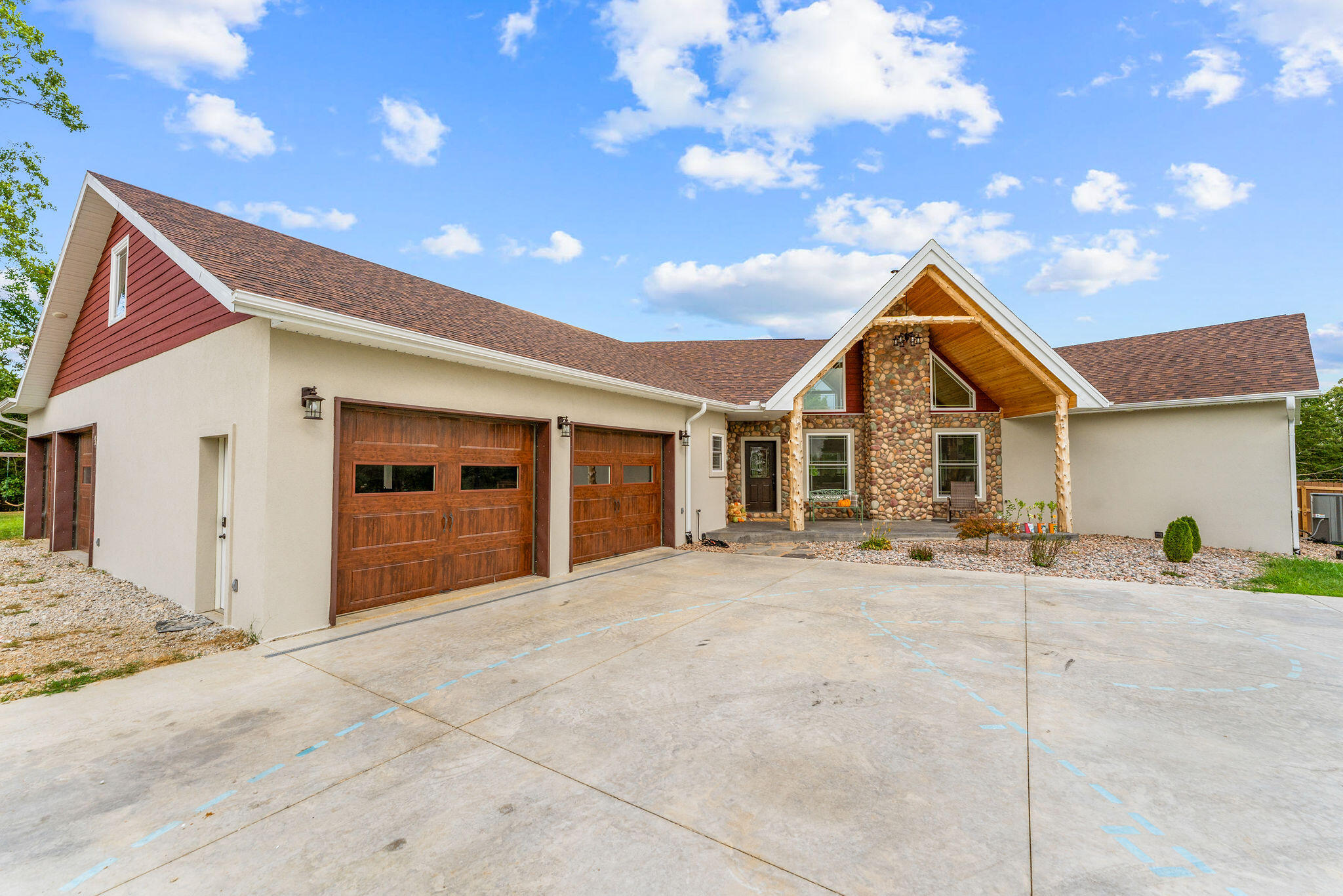770 Mills Hollow Road Property Photo 10
