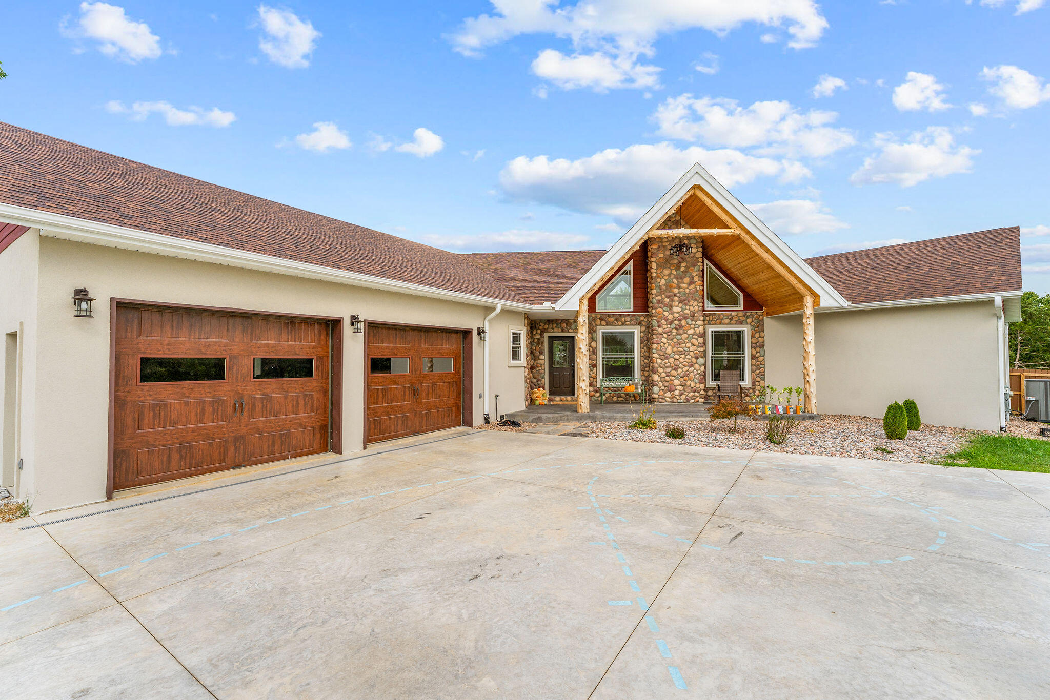 770 Mills Hollow Road Property Photo 11