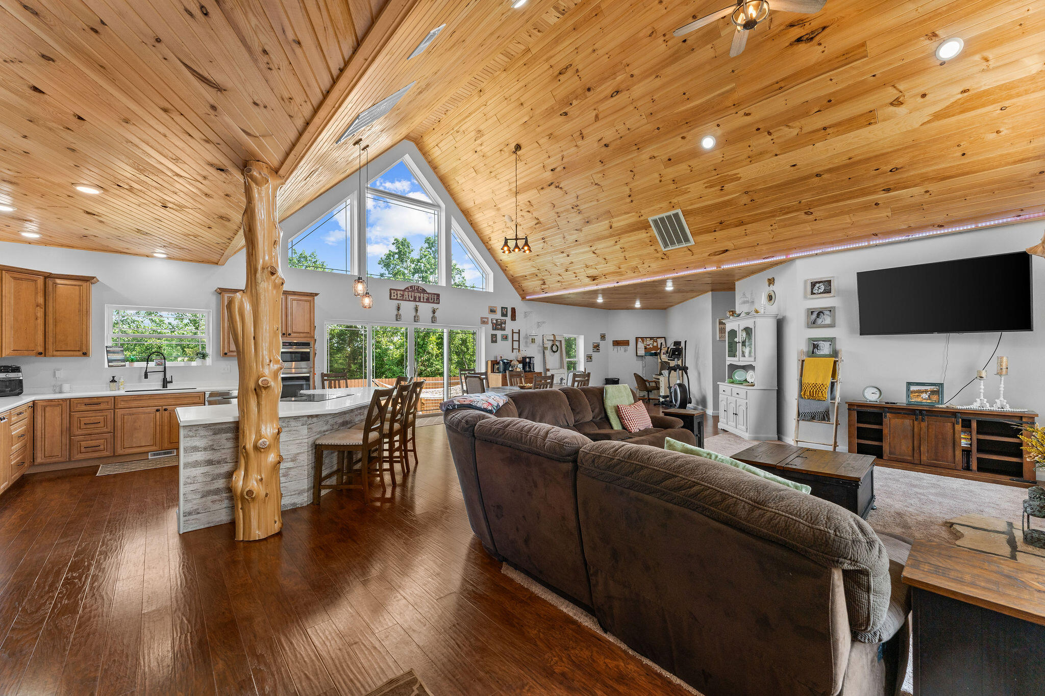 770 Mills Hollow Road Property Photo 14