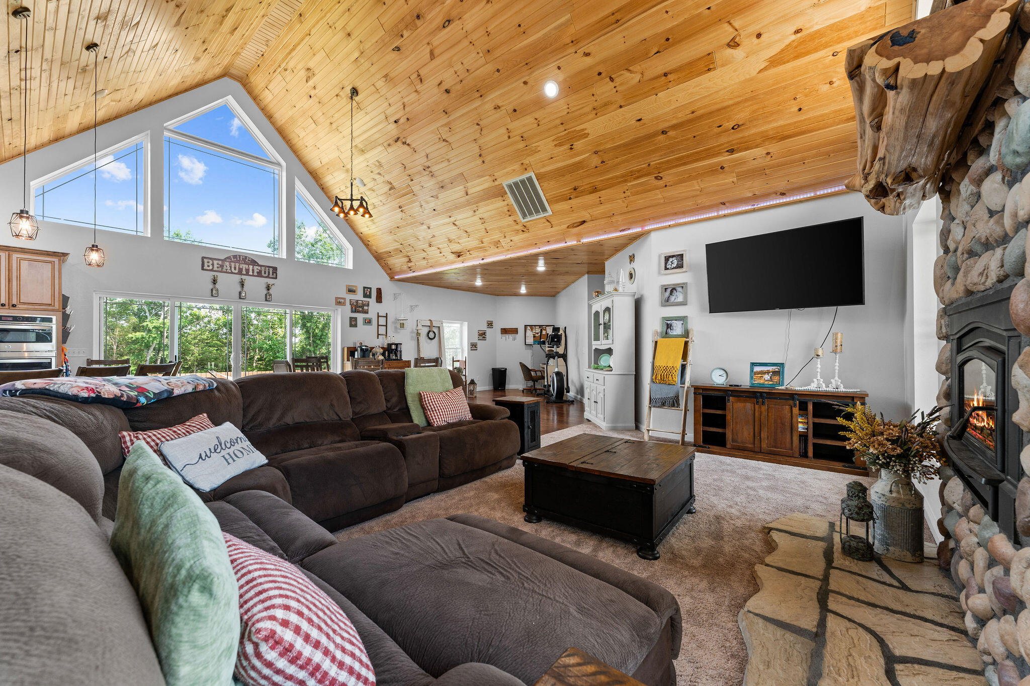 770 Mills Hollow Road Property Photo 15