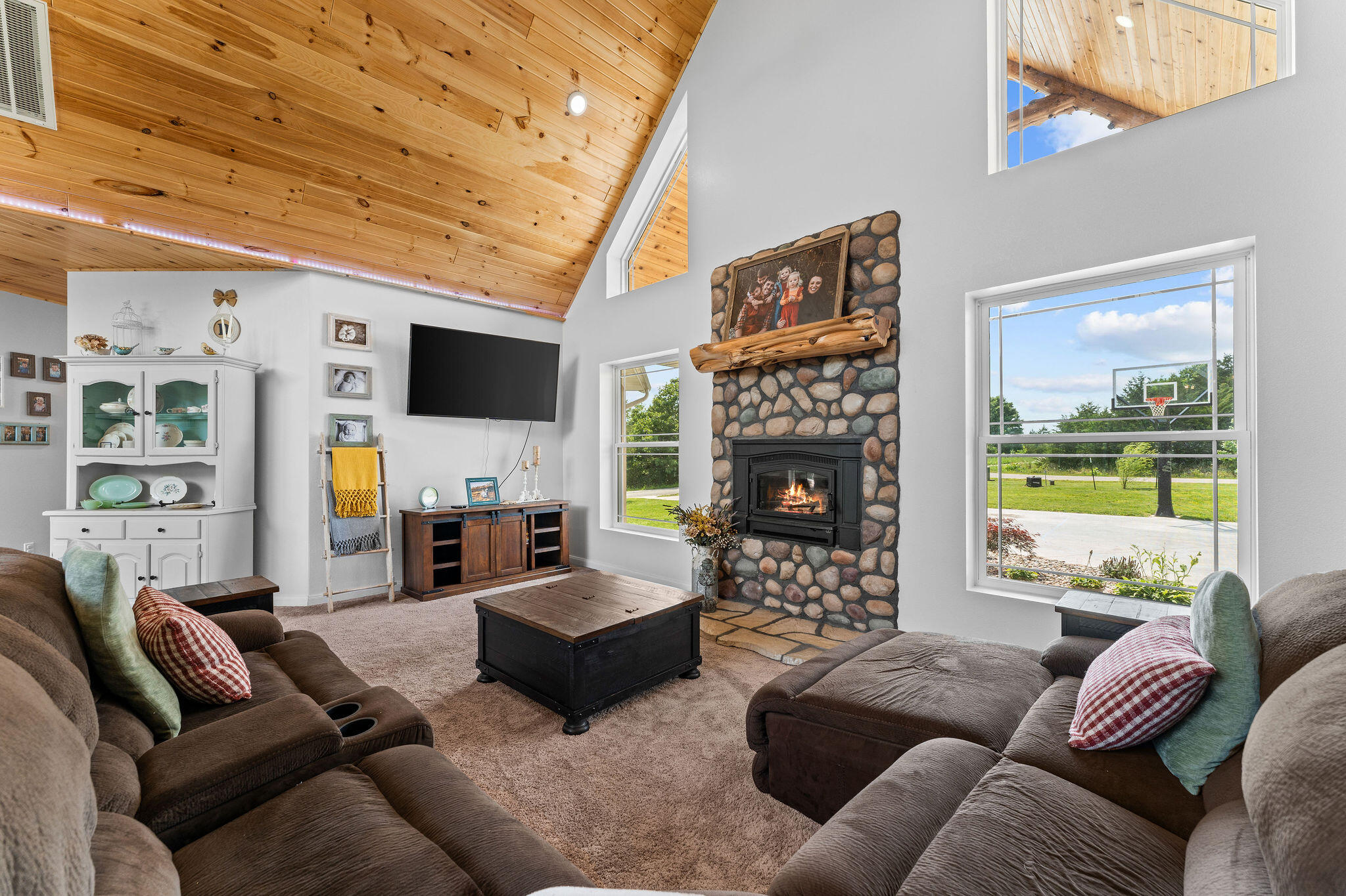 770 Mills Hollow Road Property Photo 16