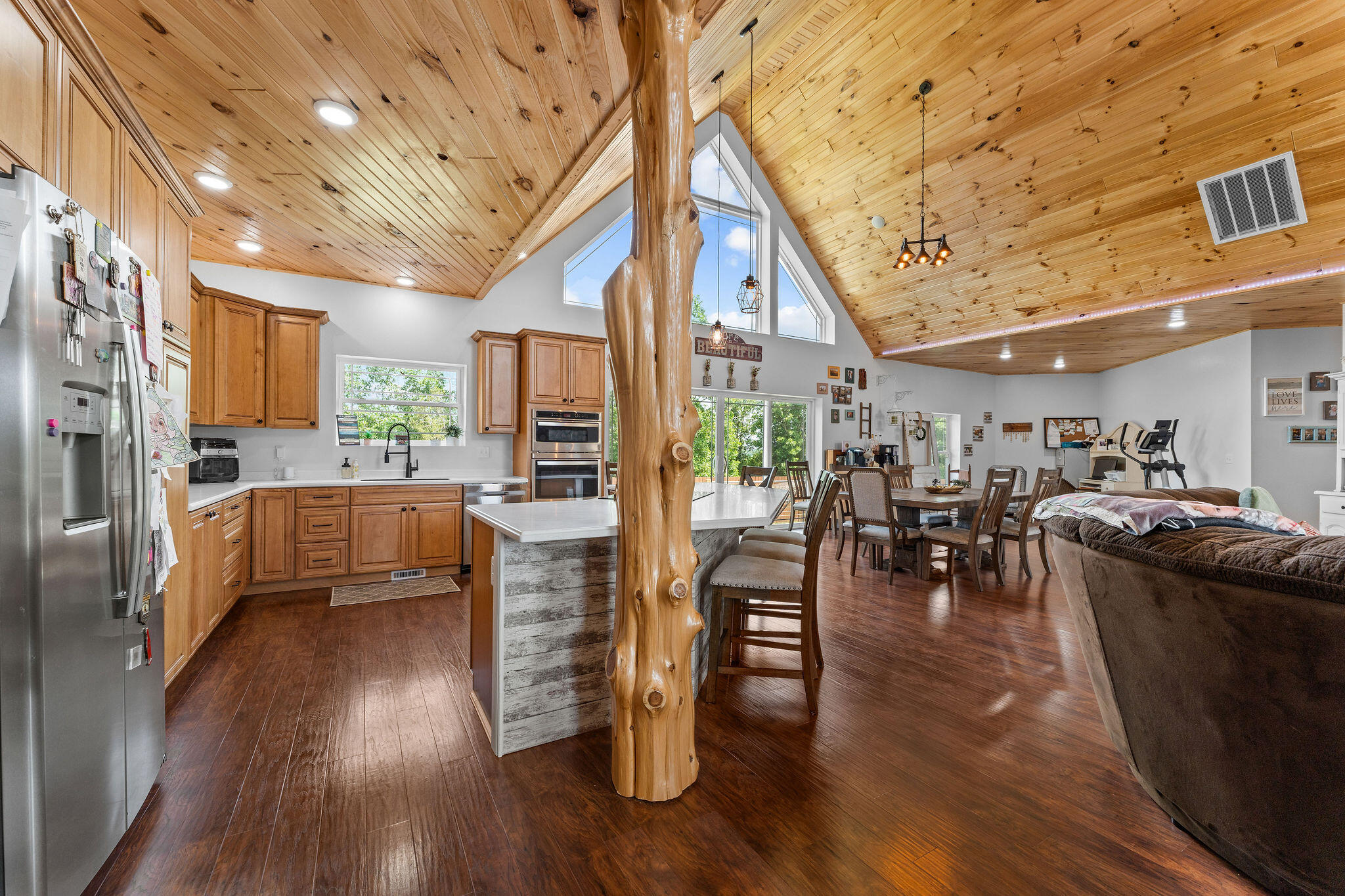 770 Mills Hollow Road Property Photo 17