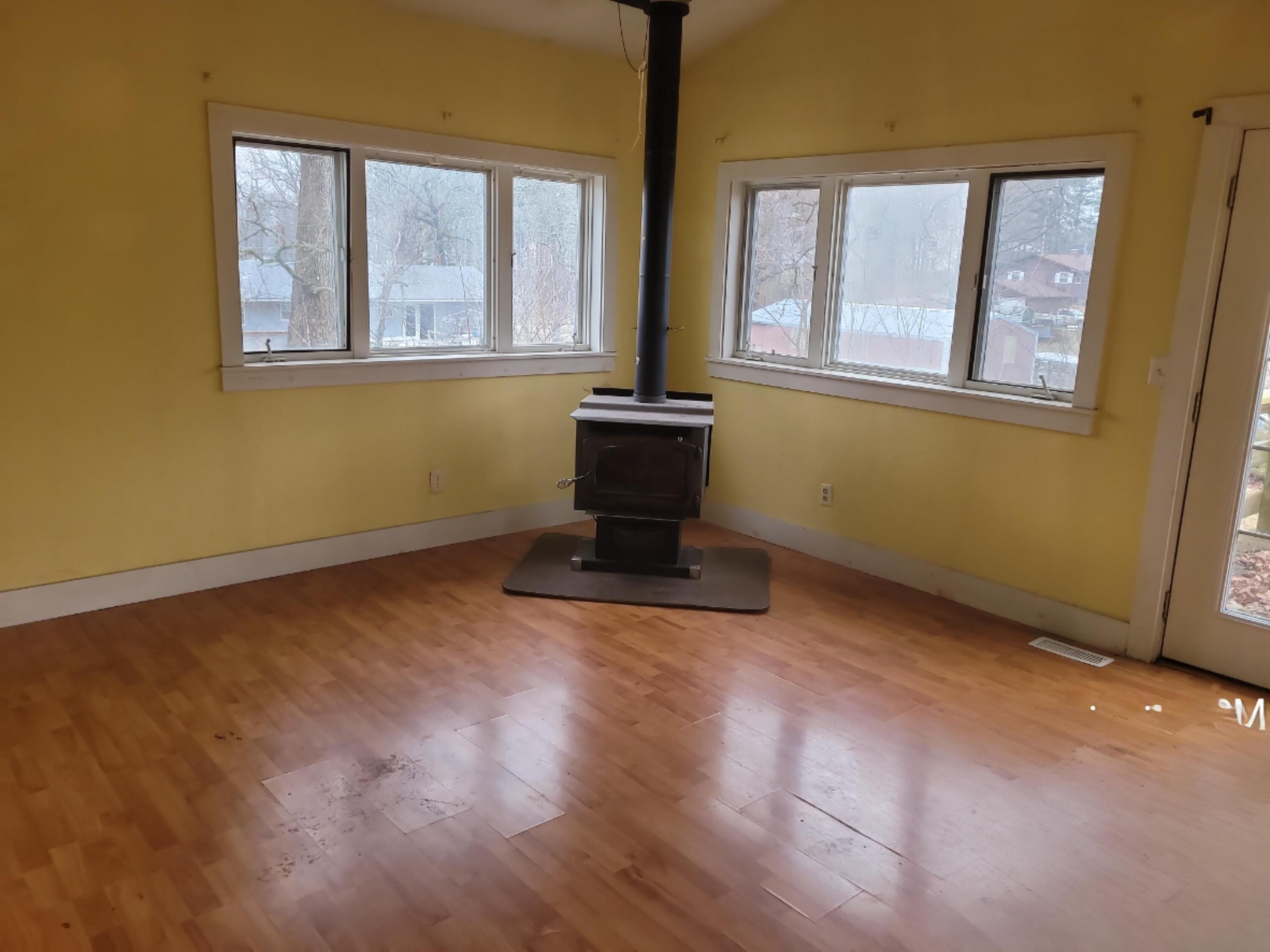 107 West 9th Street Property Photo 4