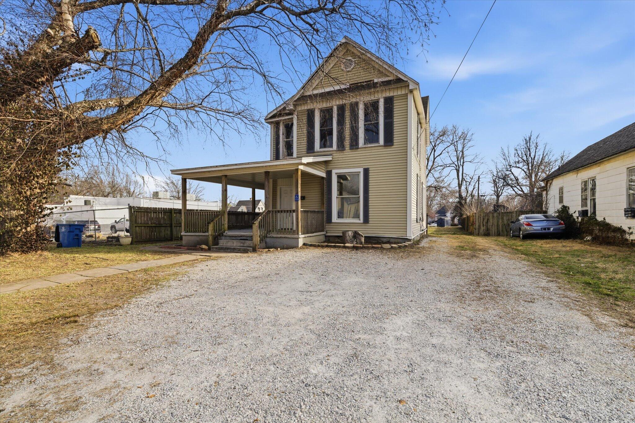 1447 North Broadway Avenue Property Photo 11