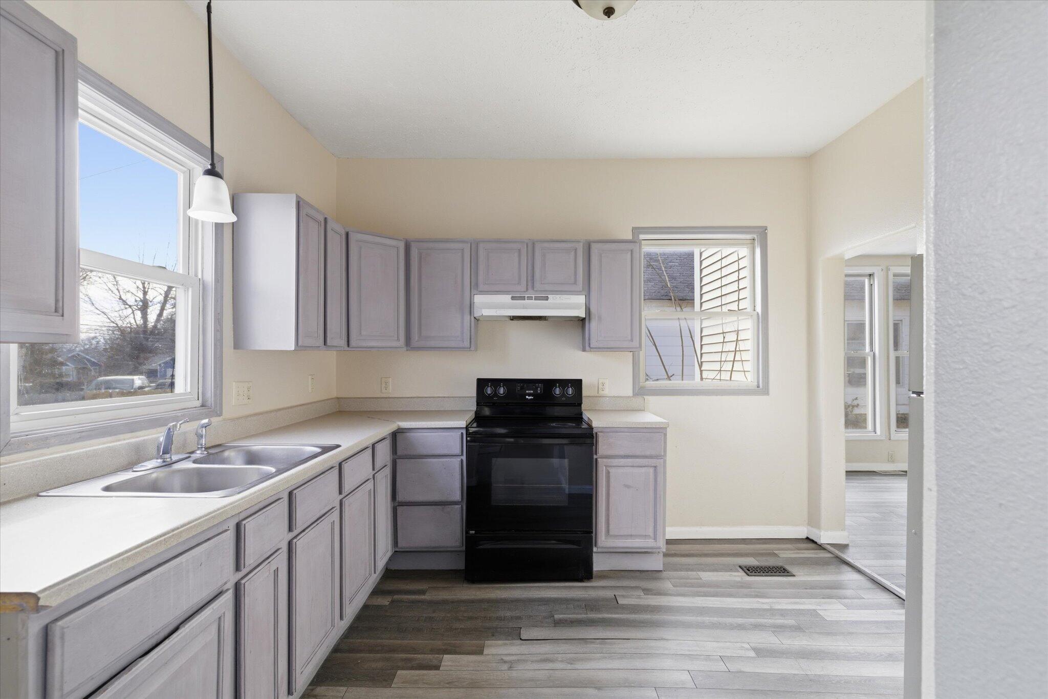 1447 North Broadway Avenue Property Photo 14