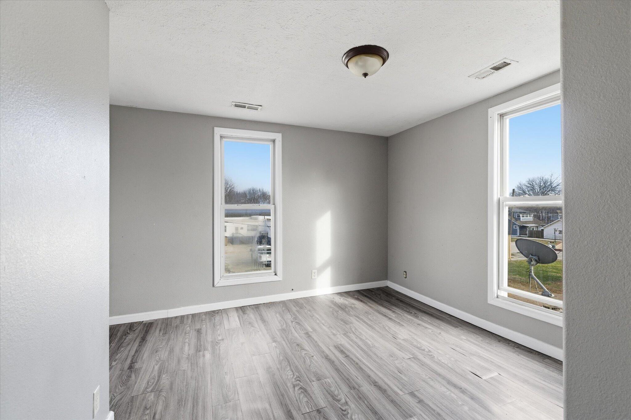 1447 North Broadway Avenue Property Photo 16