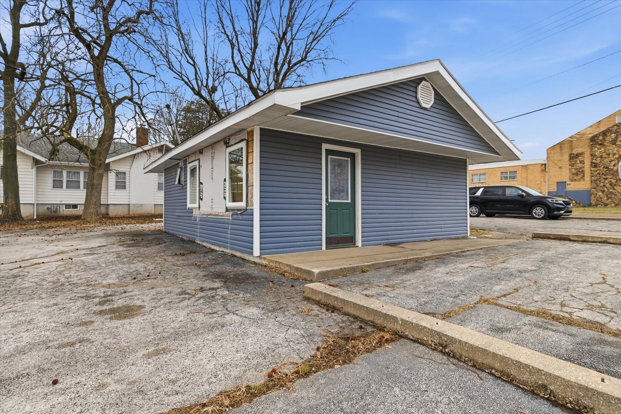 1447 North Broadway Avenue Property Photo 19