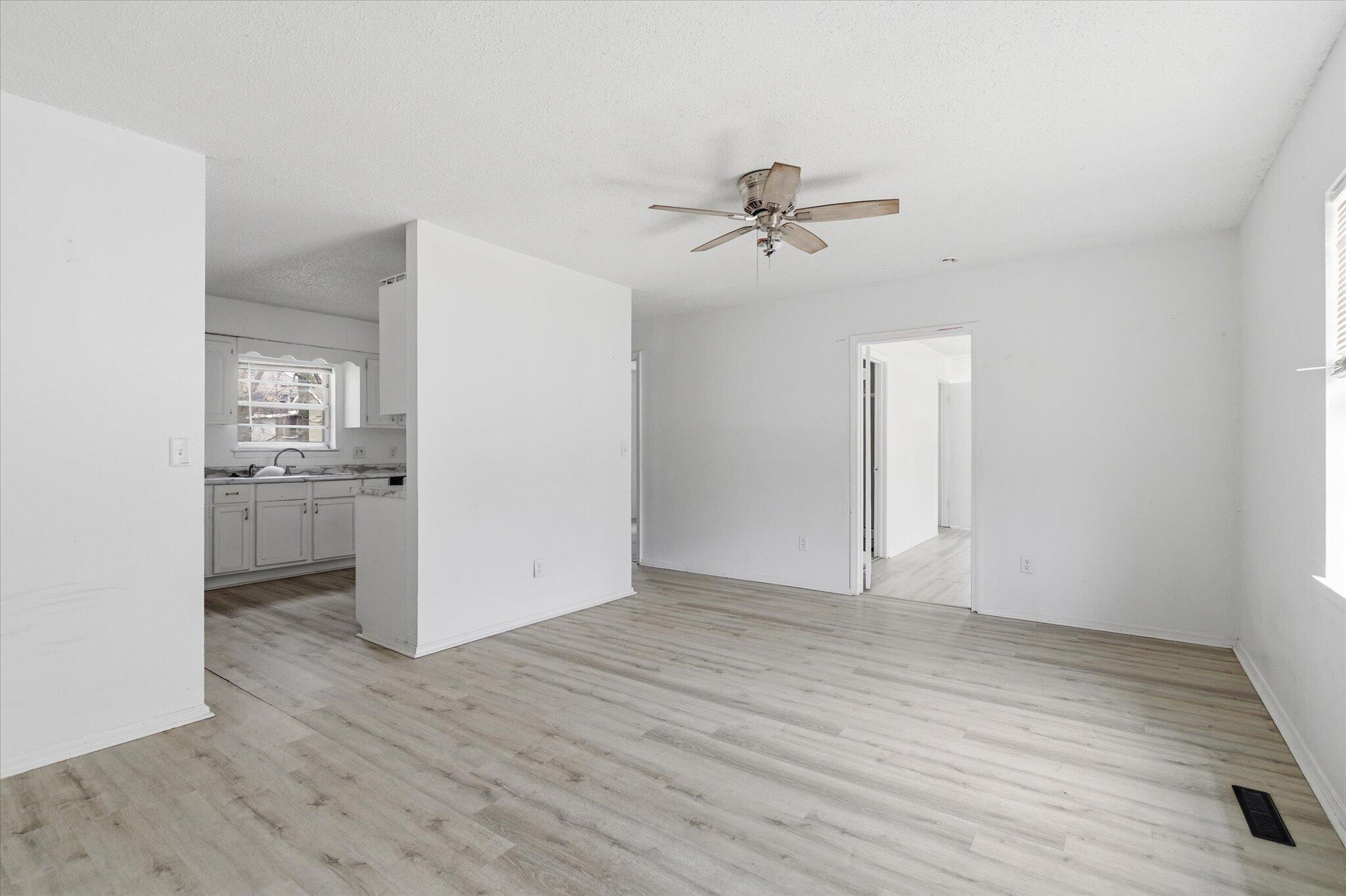 1447 North Broadway Avenue Property Photo 20