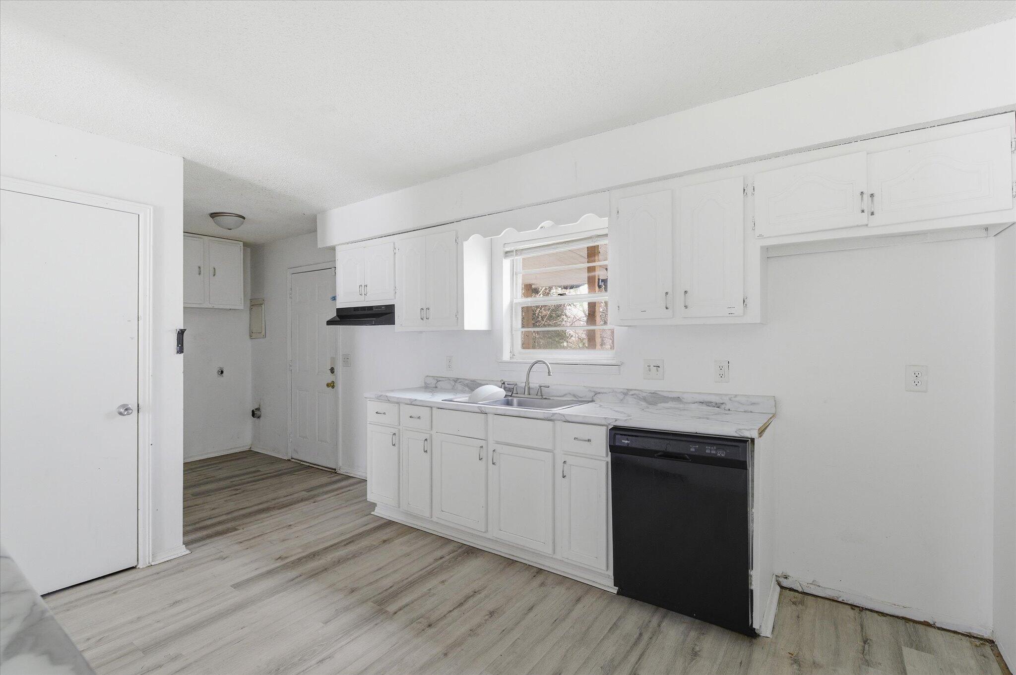 1447 North Broadway Avenue Property Photo 22