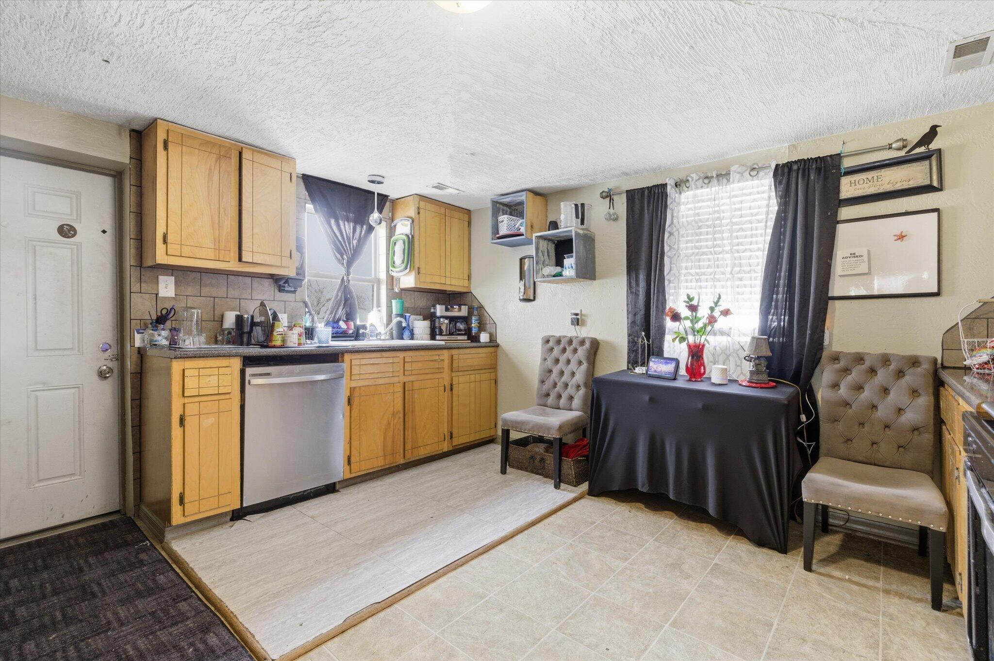 1447 North Broadway Avenue Property Photo 27