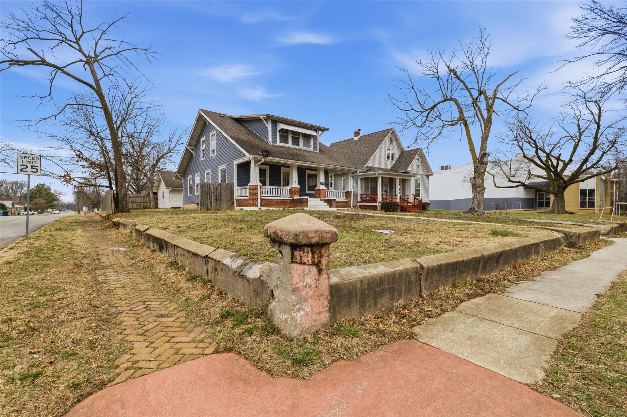 1447 North Broadway Avenue Property Photo 3