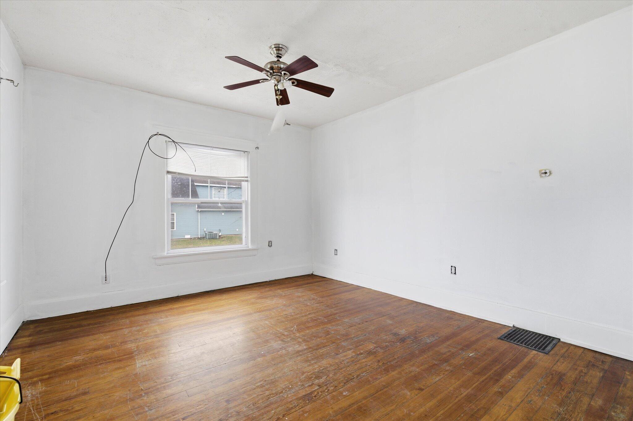 1447 North Broadway Avenue Property Photo 4