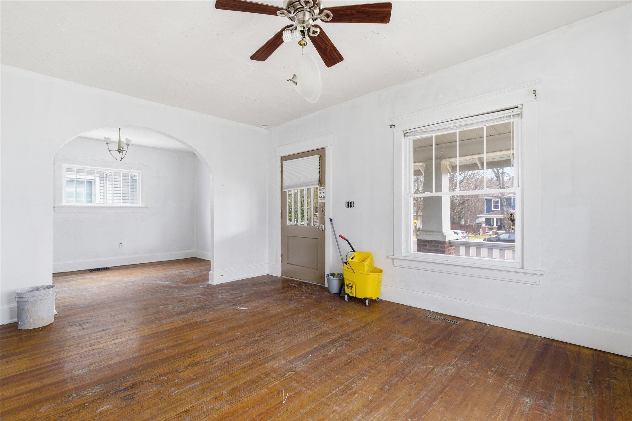 1447 North Broadway Avenue Property Photo 5