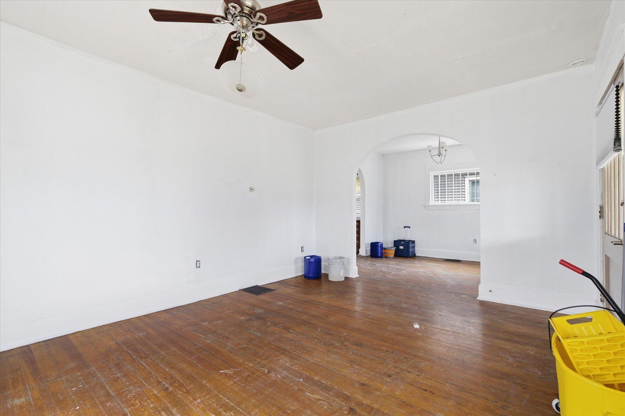 1447 North Broadway Avenue Property Photo 6