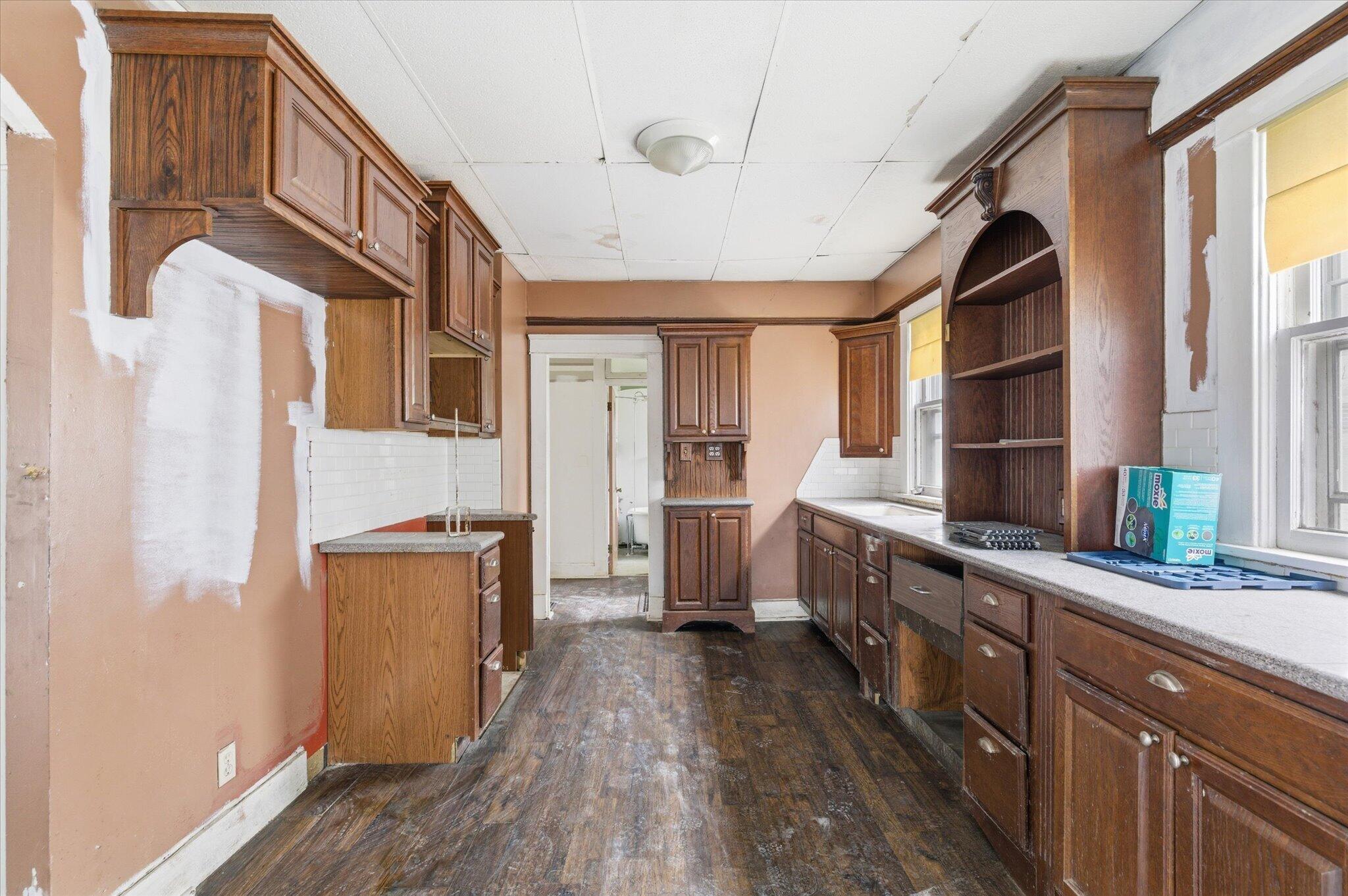 1447 North Broadway Avenue Property Photo 8
