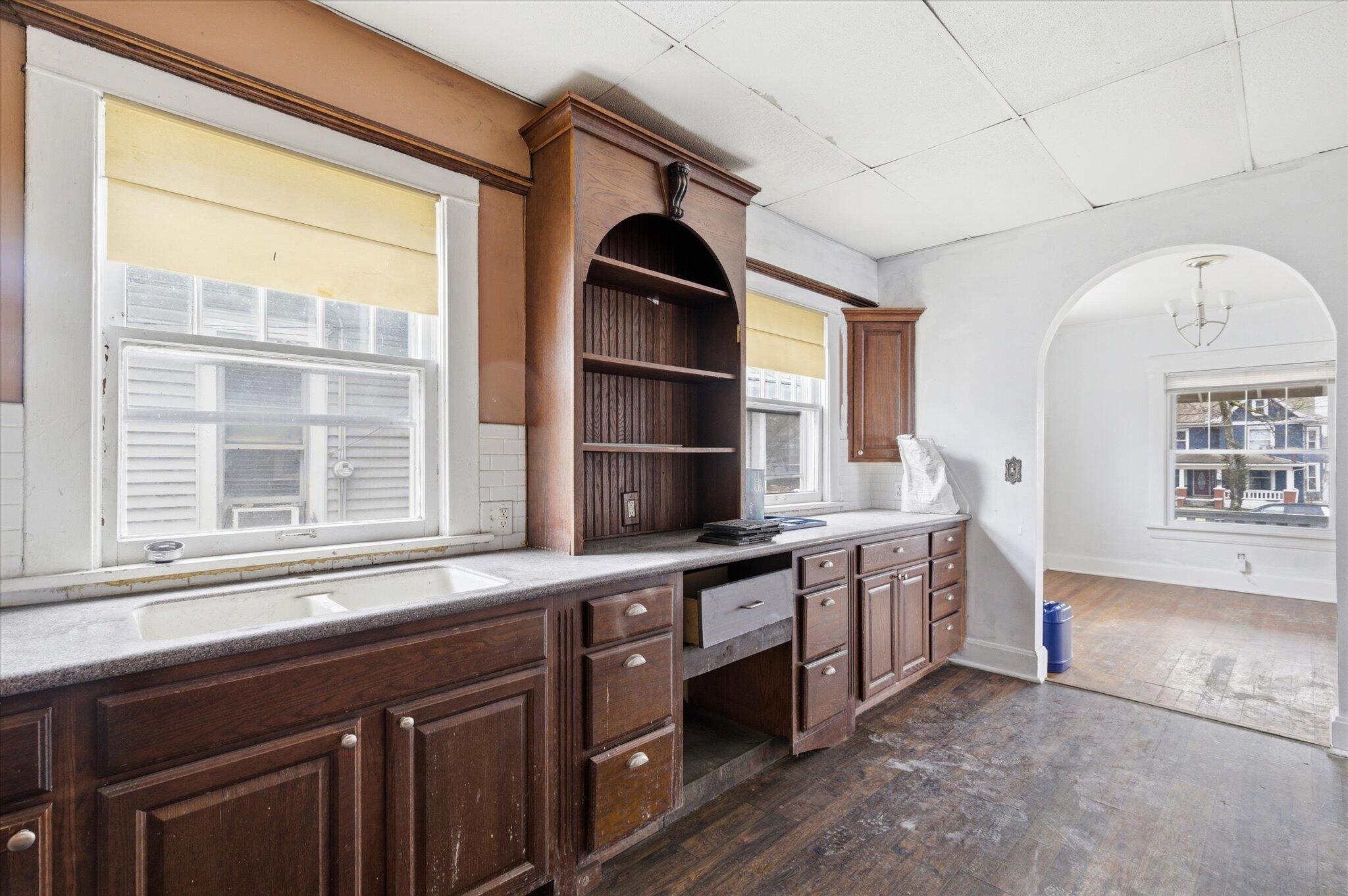 1447 North Broadway Avenue Property Photo 9