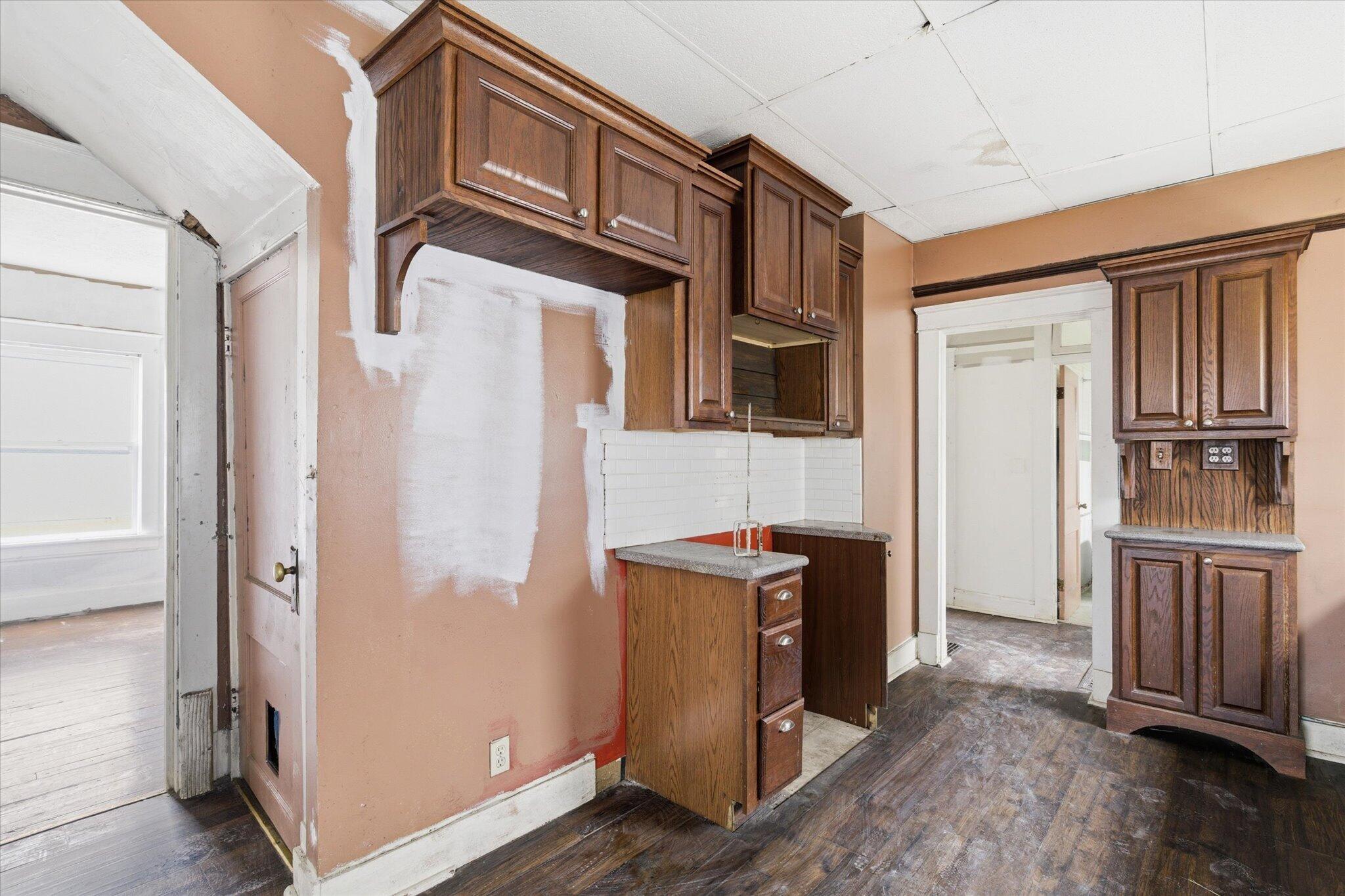 1447 North Broadway Avenue Property Photo 10