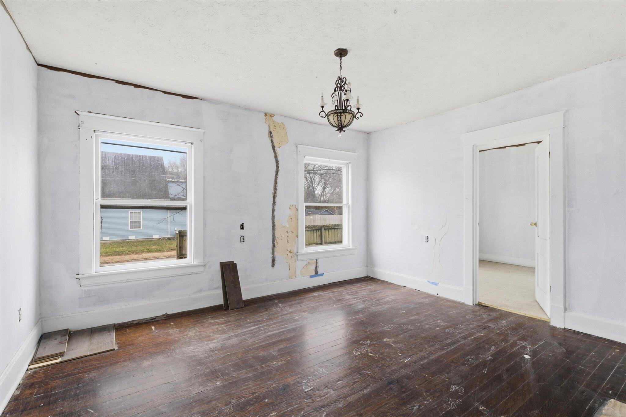 1447 North Broadway Avenue Property Photo 11