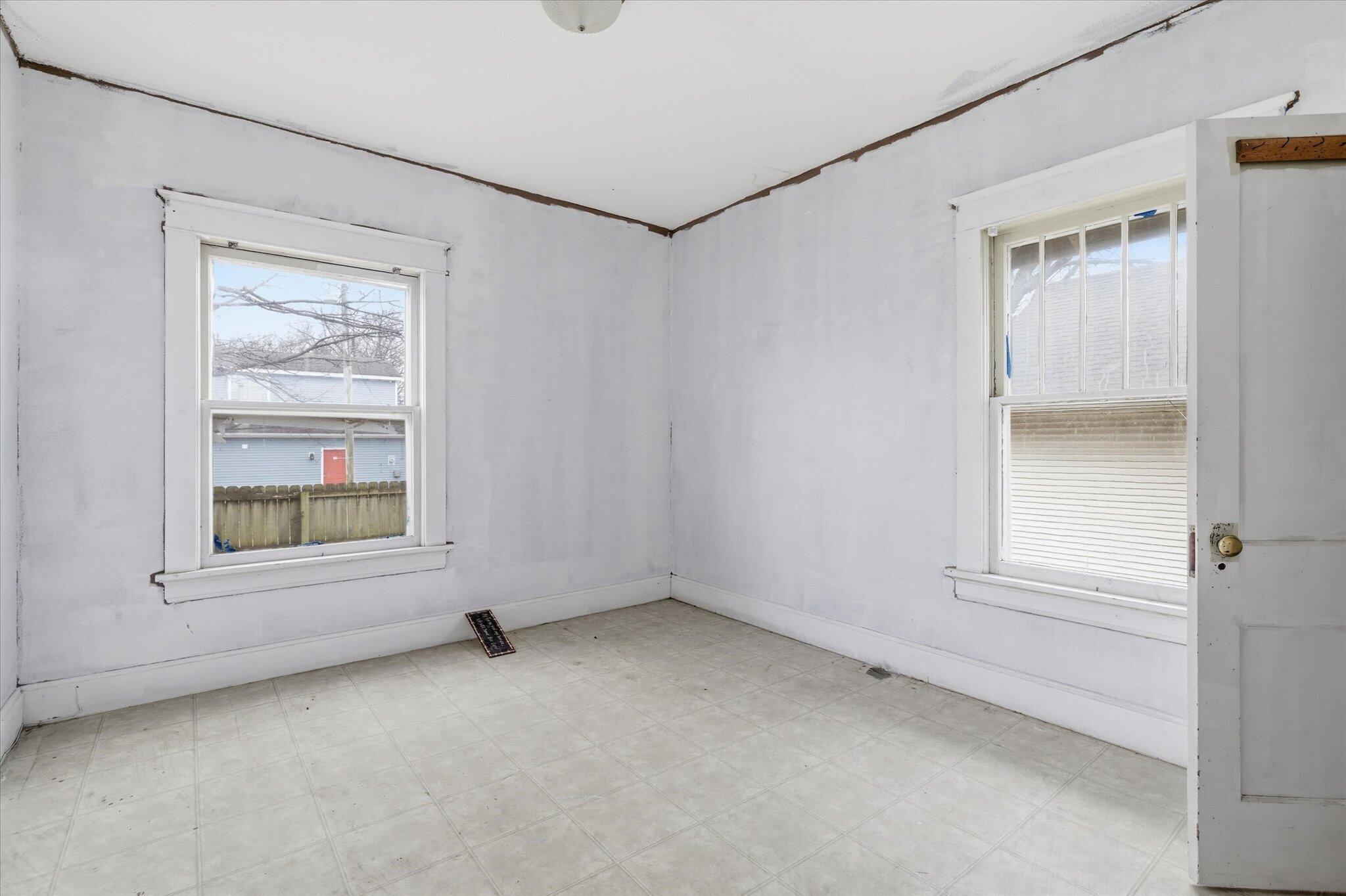 1447 North Broadway Avenue Property Photo 12