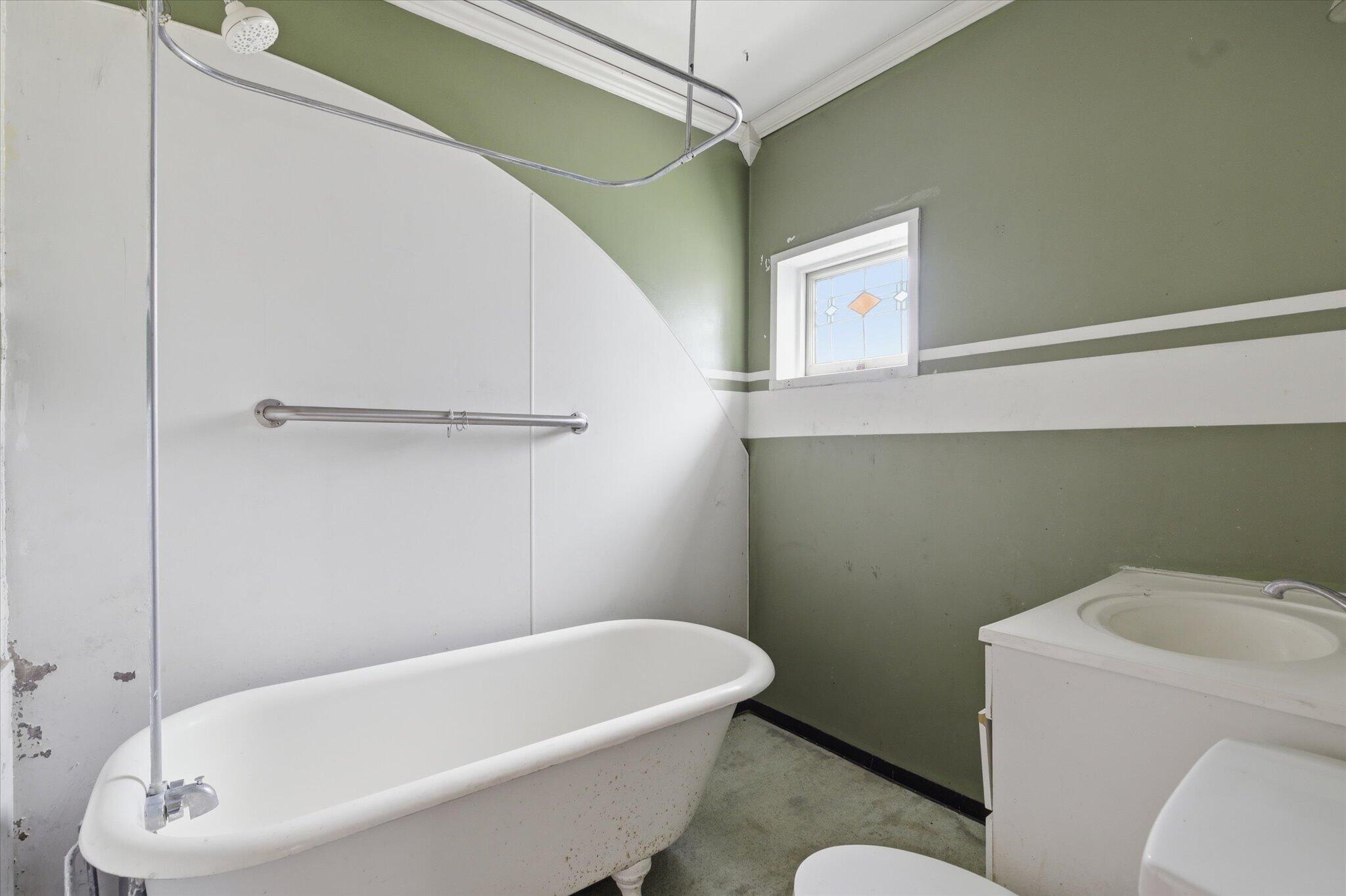 1447 North Broadway Avenue Property Photo 13
