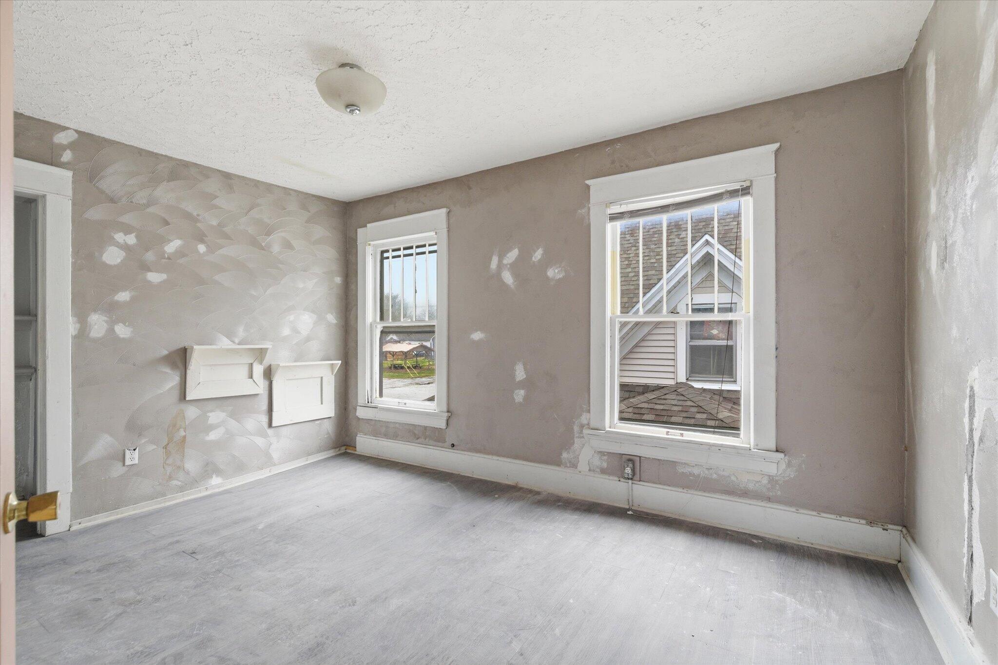 1447 North Broadway Avenue Property Photo 15