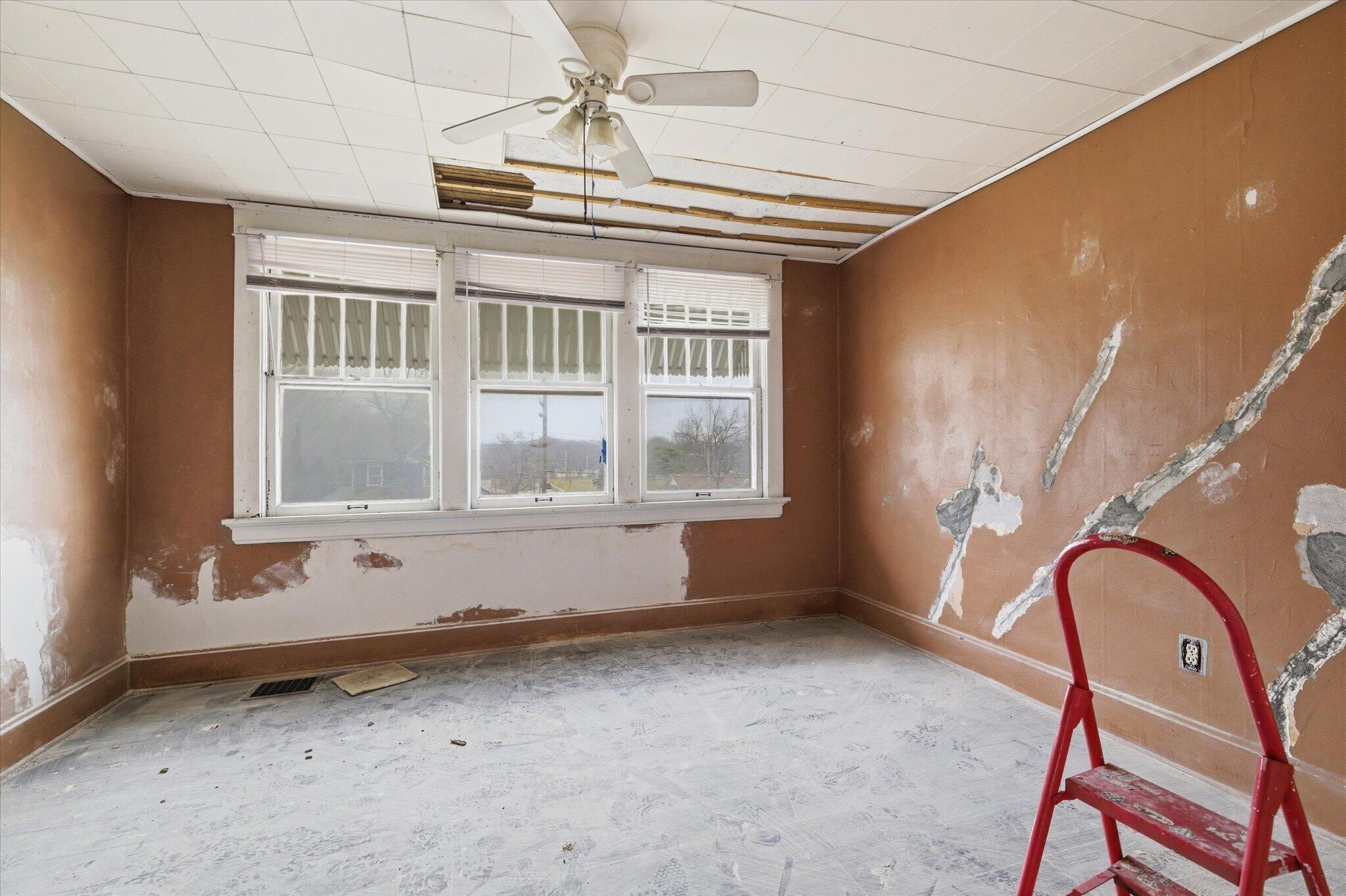 1447 North Broadway Avenue Property Photo 16