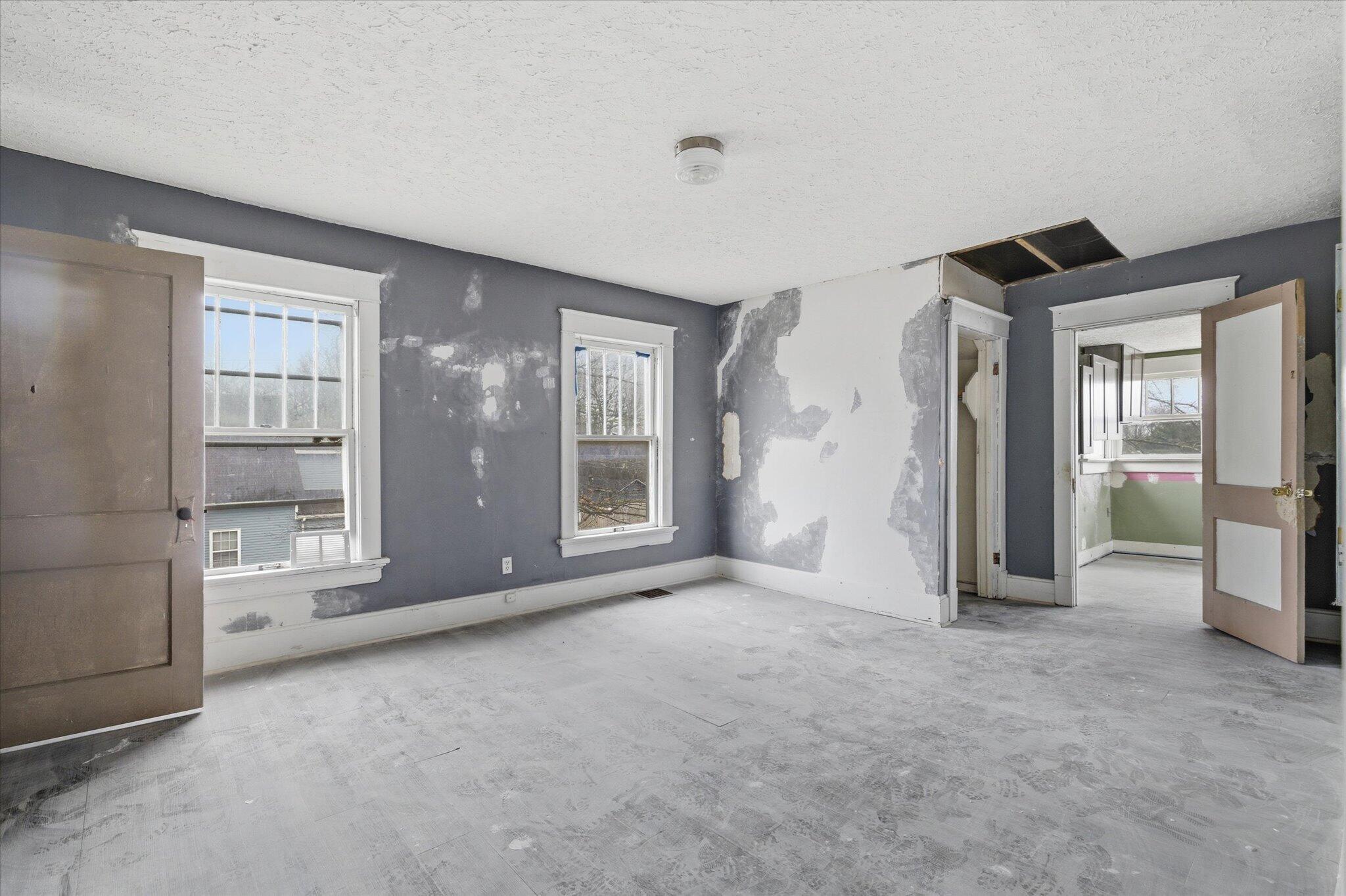 1447 North Broadway Avenue Property Photo 17
