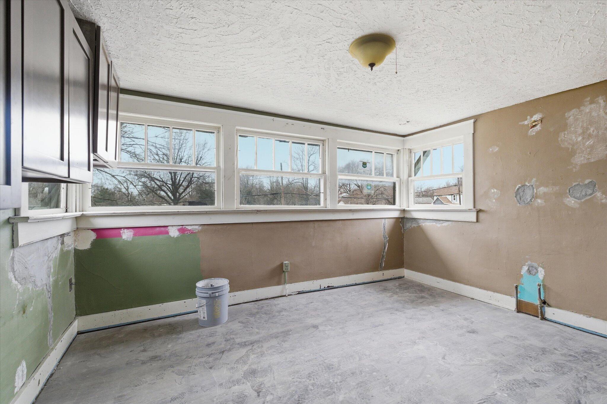 1447 North Broadway Avenue Property Photo 18