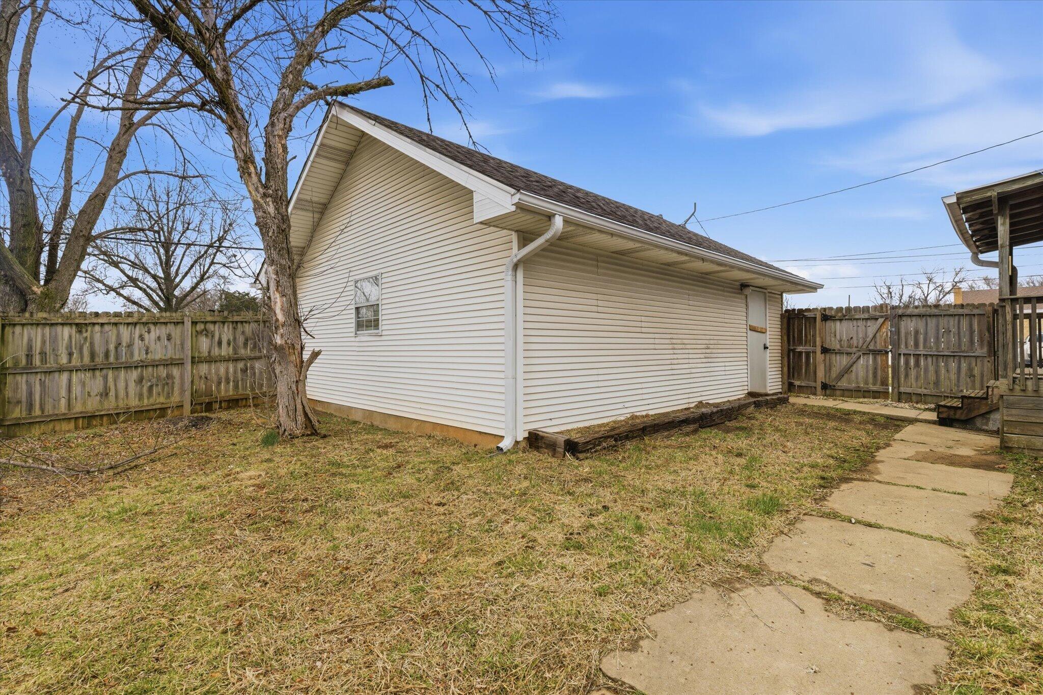 1447 North Broadway Avenue Property Photo 21
