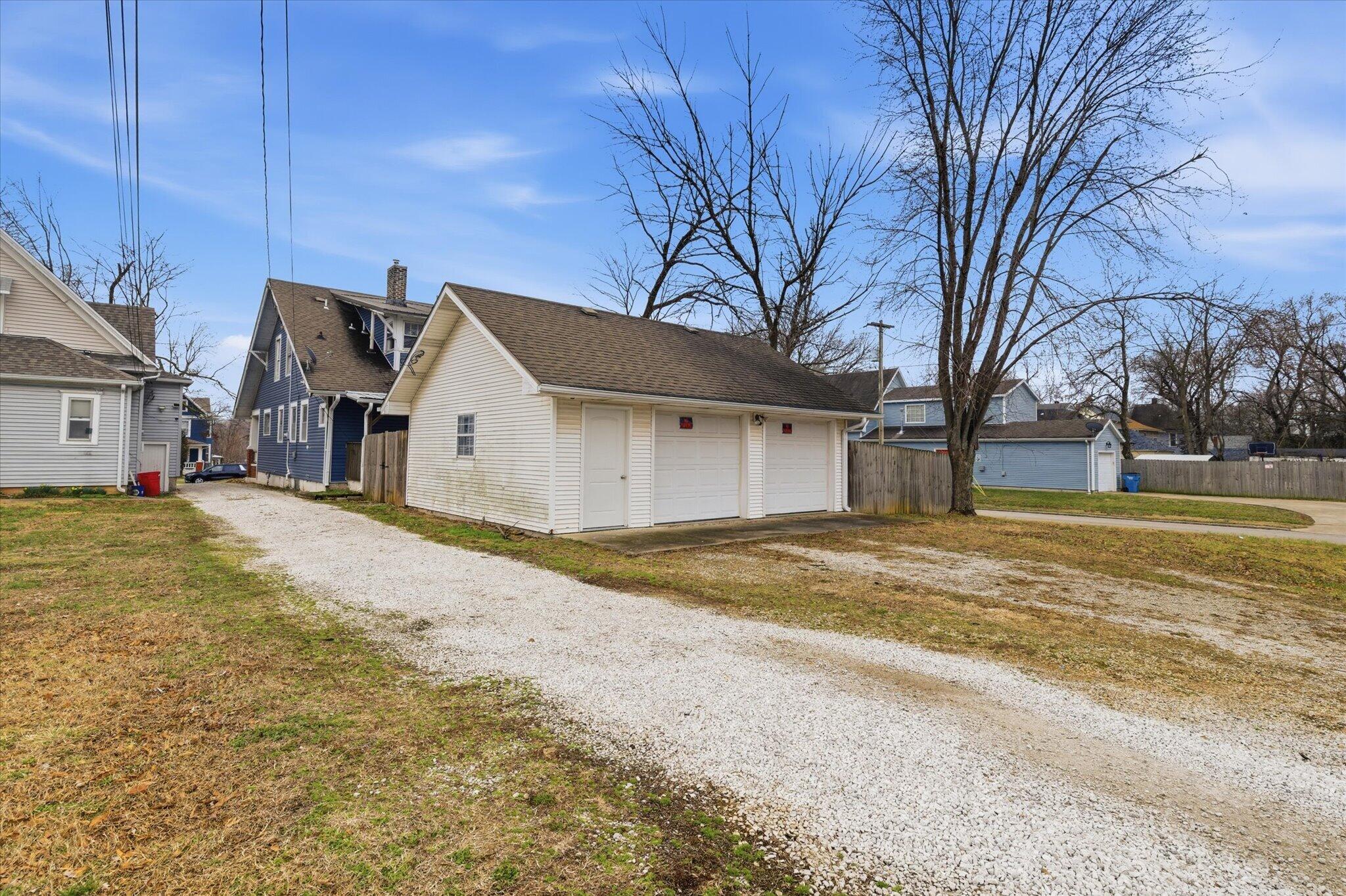 1447 North Broadway Avenue Property Photo 22