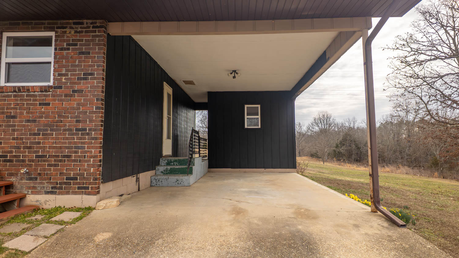 1502 County Road 1210 Property Photo 4