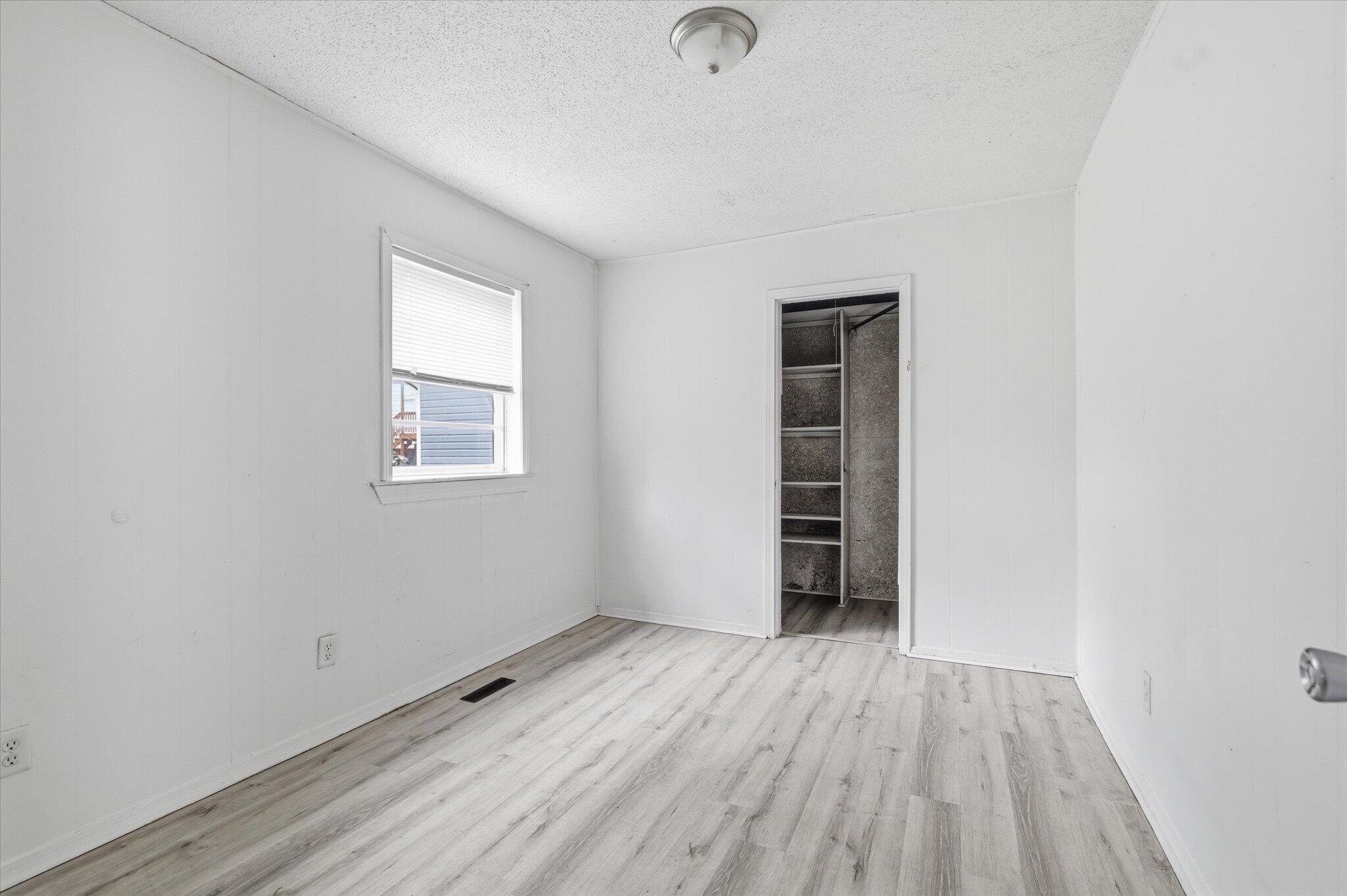 944 West Division Street Property Photo 10