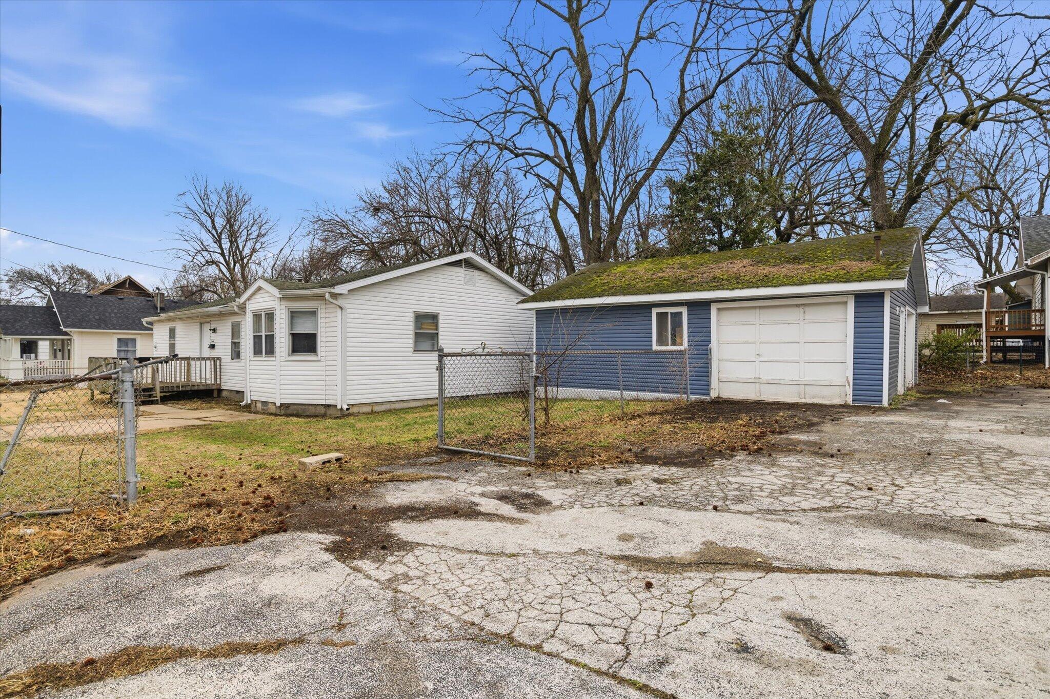 944 West Division Street Property Photo 19