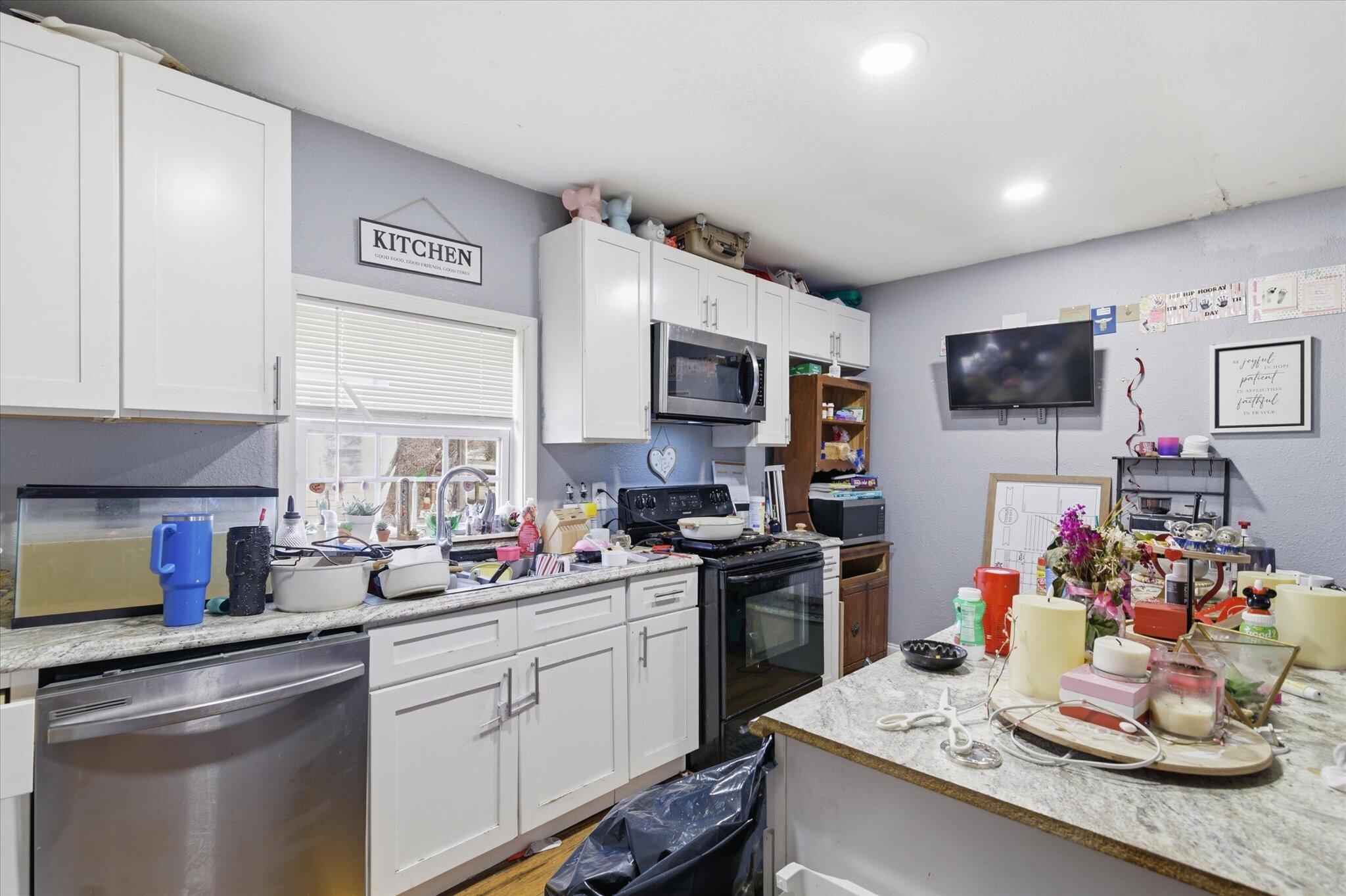 1881 North Campbell Avenue Property Photo 5
