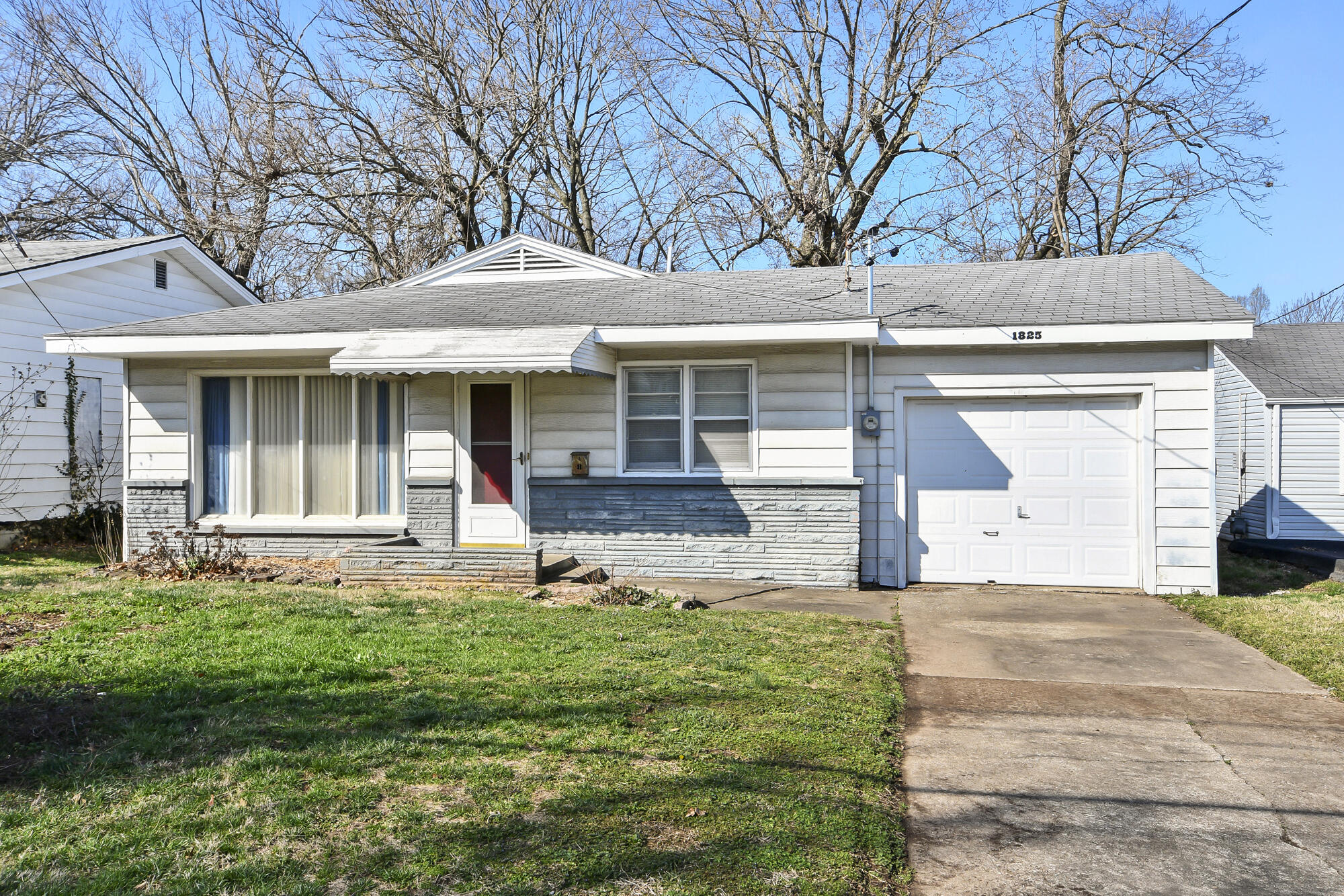 1825 South Weaver Avenue Property Photo 1