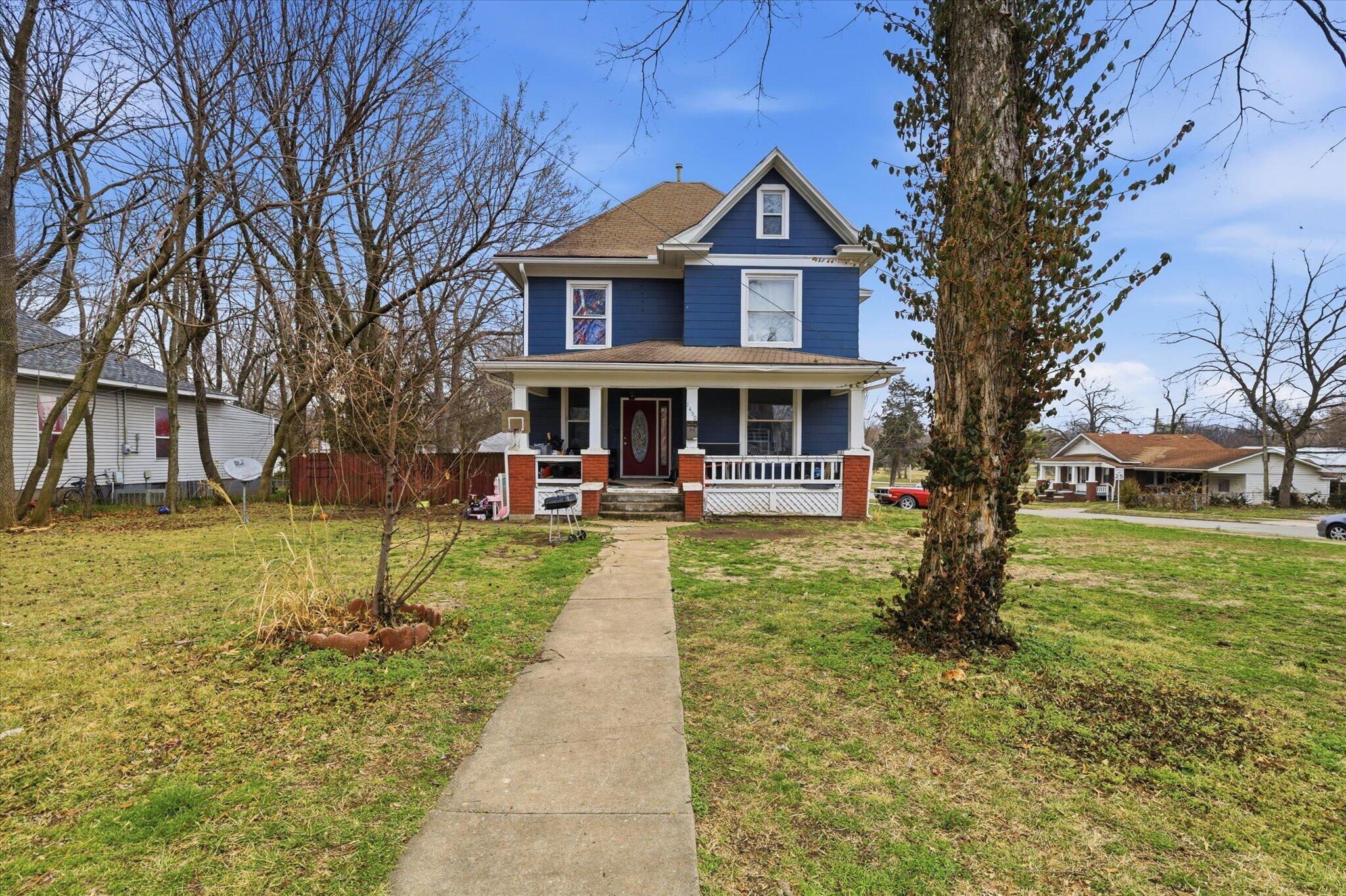 1450 North Broadway Avenue Property Photo 1