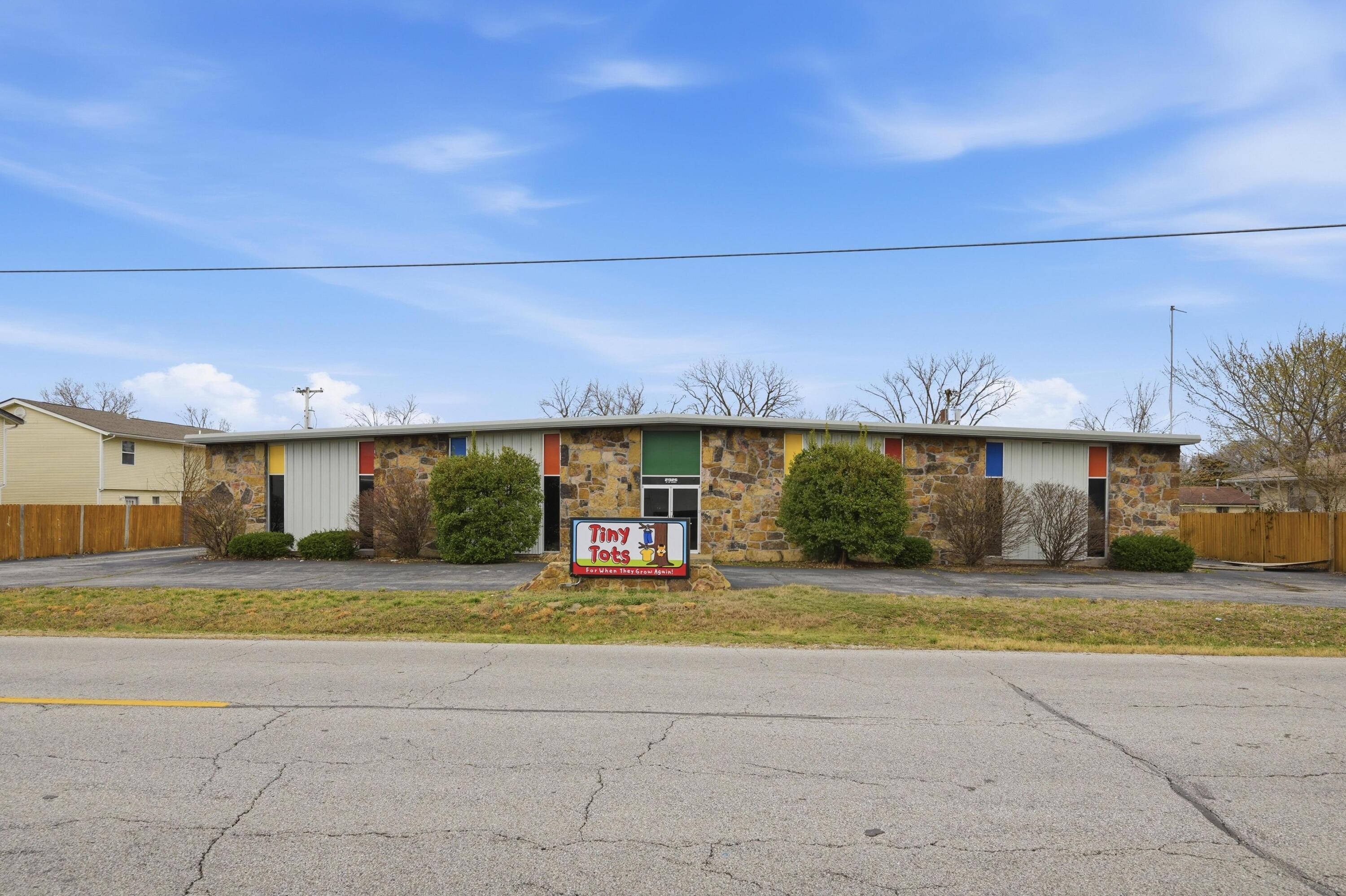 2926 West Junge Boulevard Property Photo 2