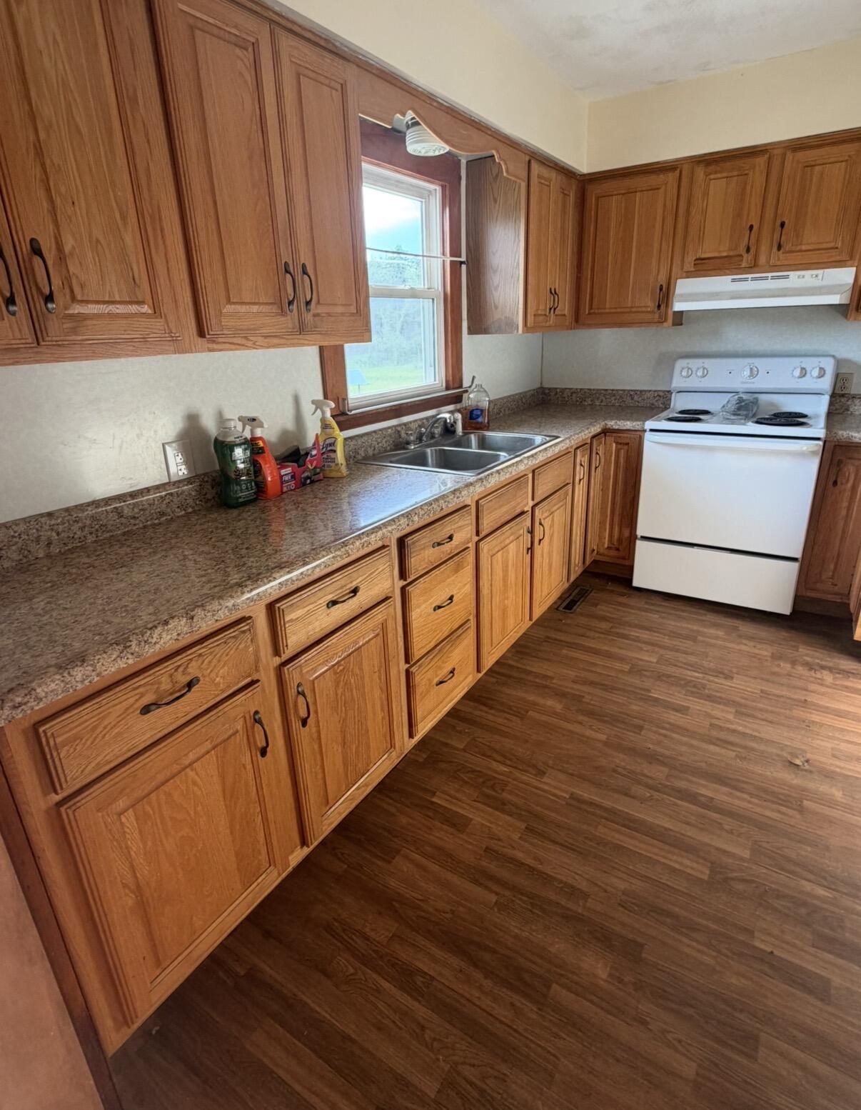 8103 County Road 455 Property Photo 5