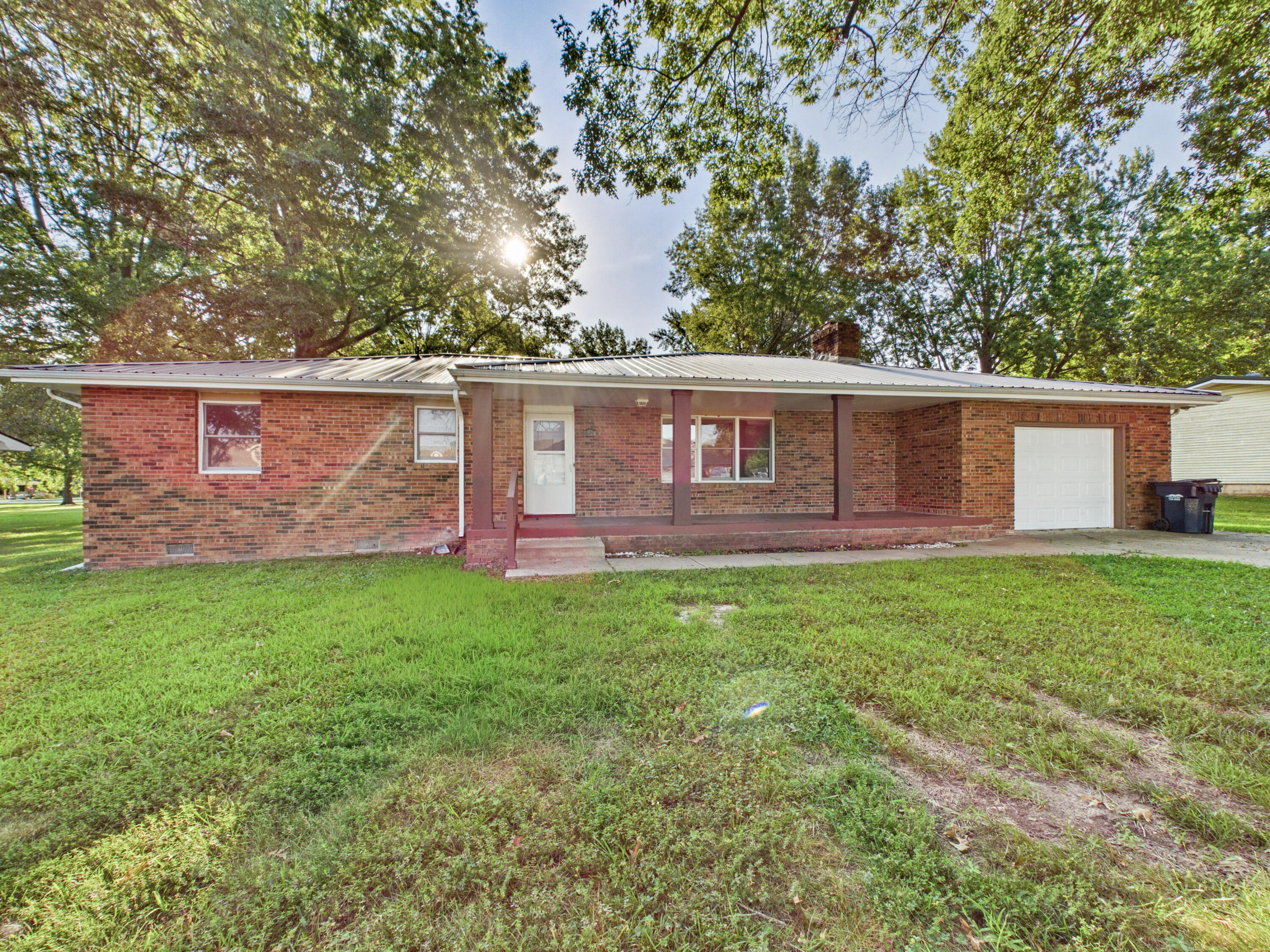 824 South Spruce Street Property Photo 1