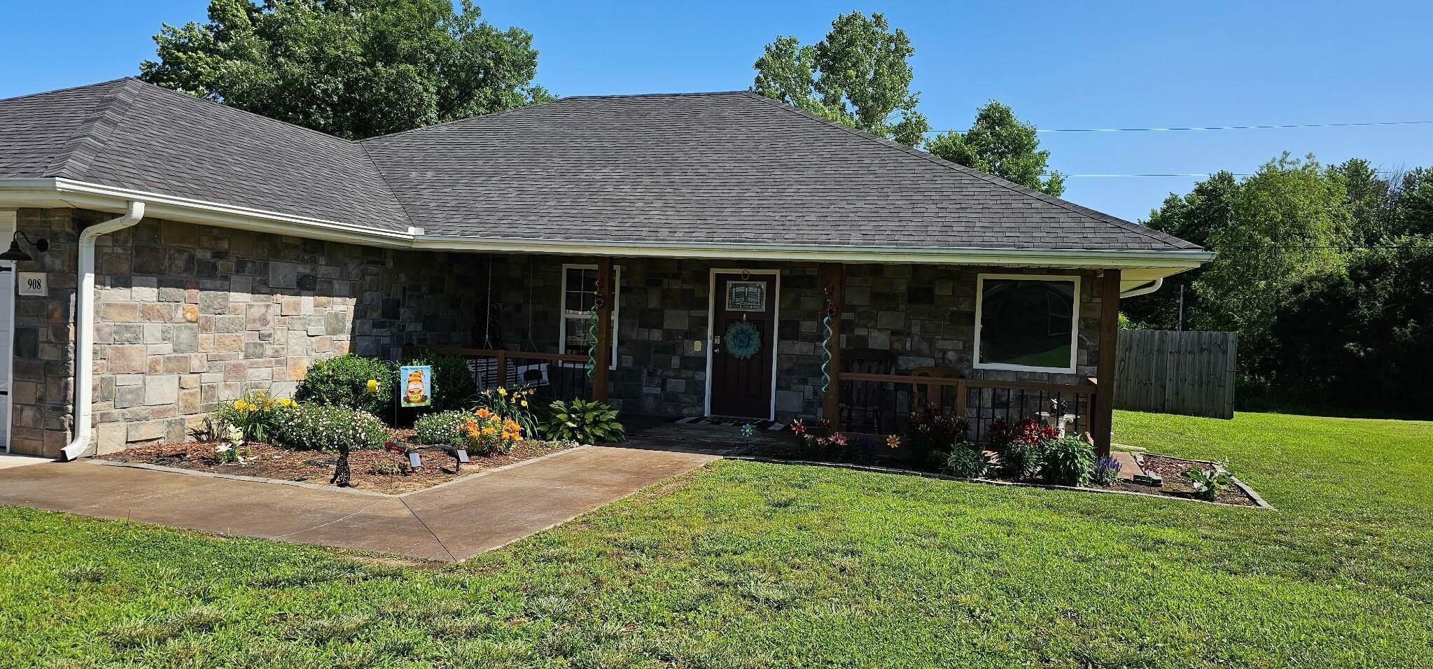 908 Gregory Drive Property Photo 1