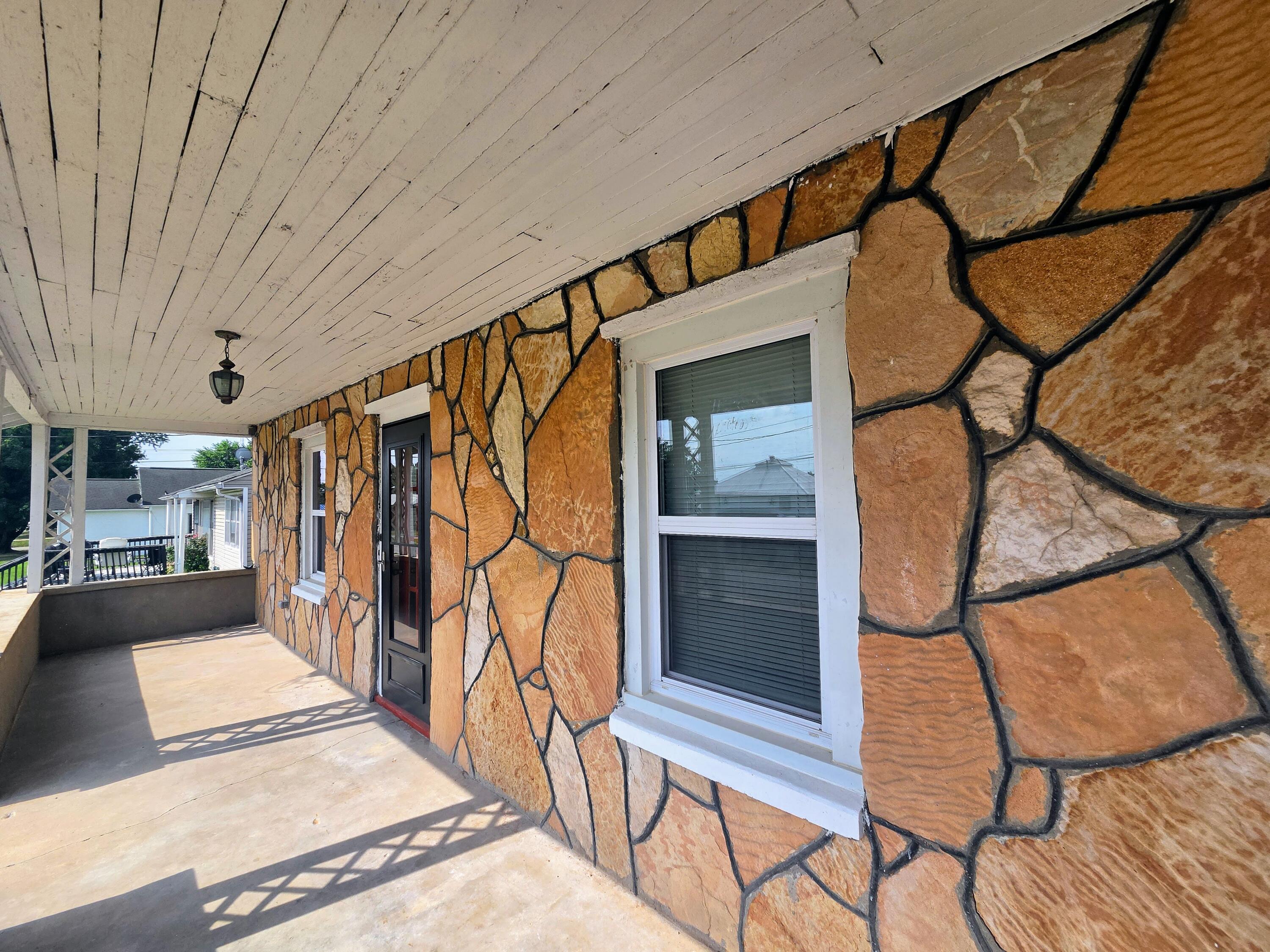 709 Garst Street Property Photo 4
