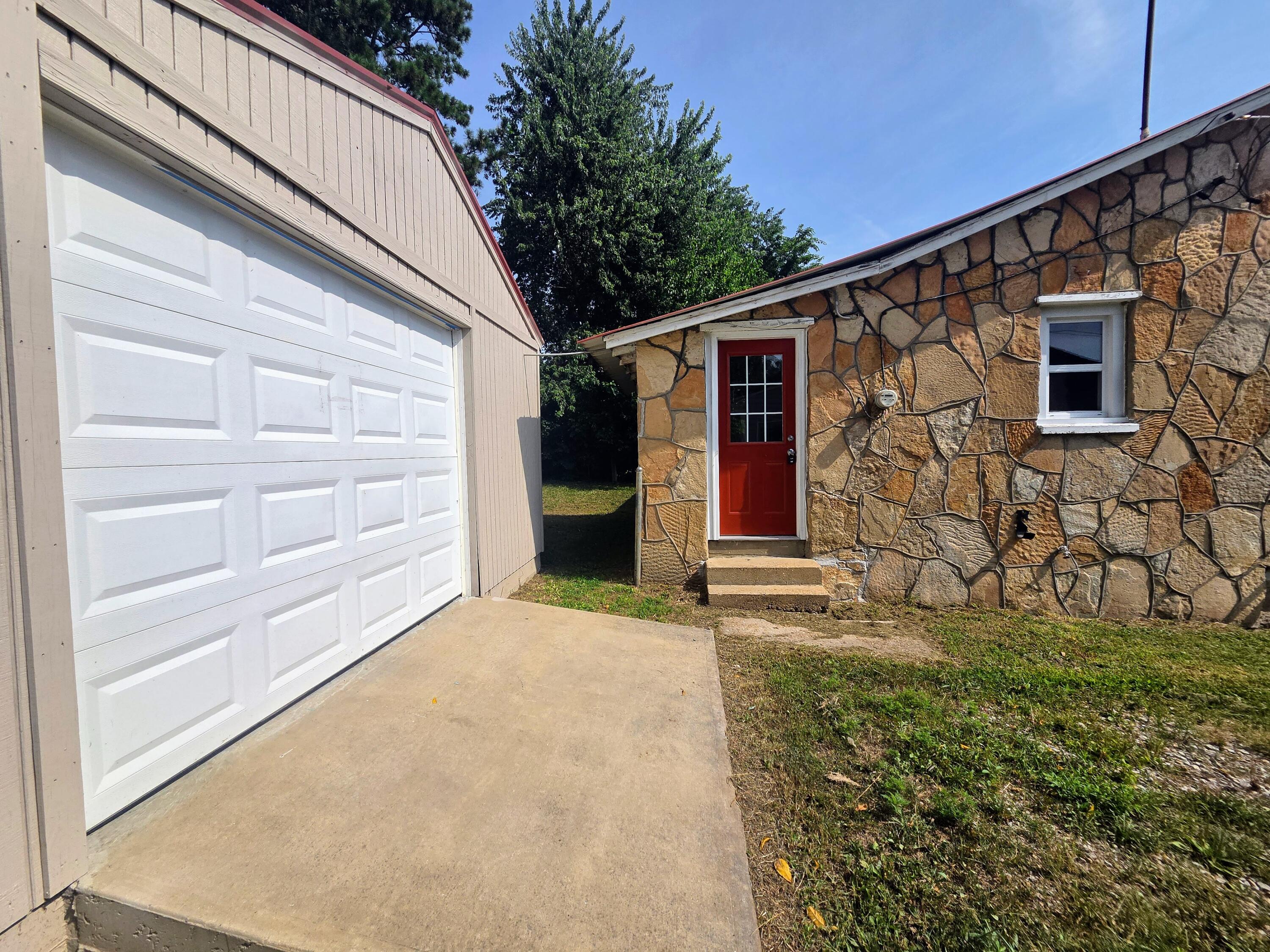 709 Garst Street Property Photo 6