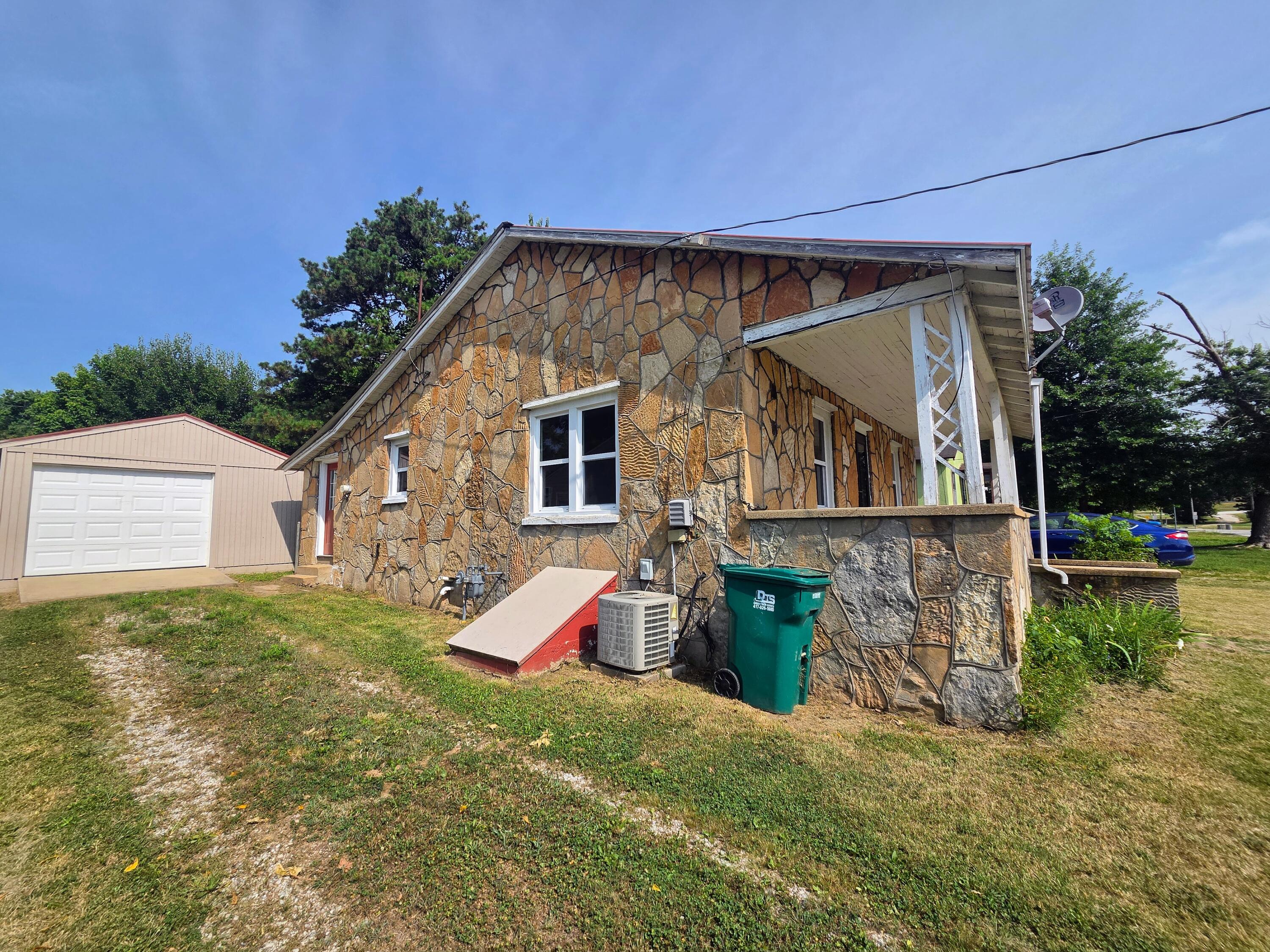 709 Garst Street Property Photo 7