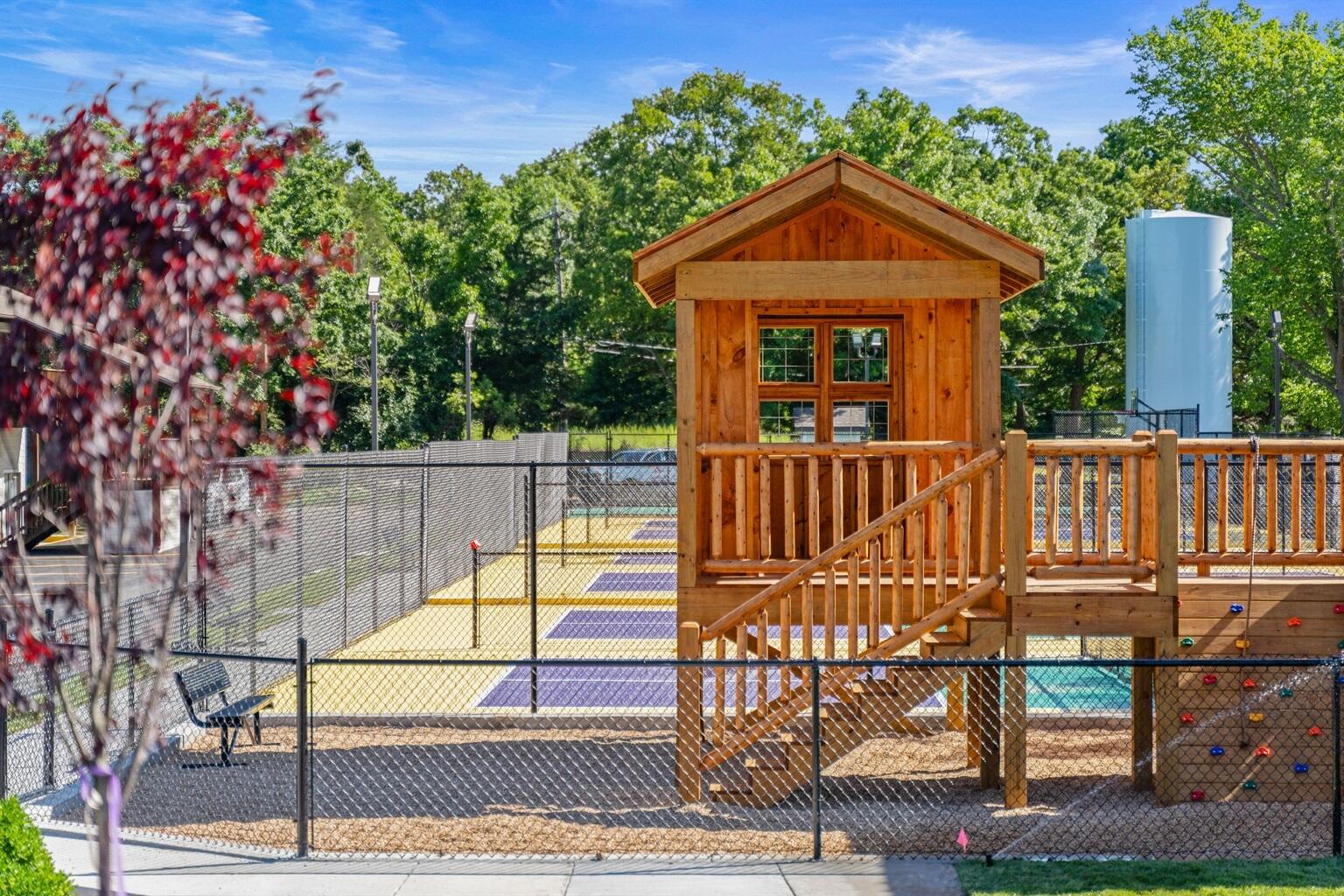 100 Getaway Circle 115 Property Photo 27